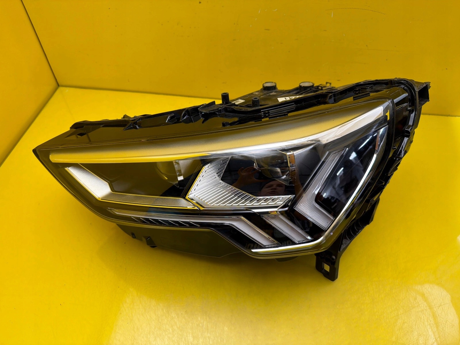 light left Audi Q3 83A Full Led Matrix 83A941035