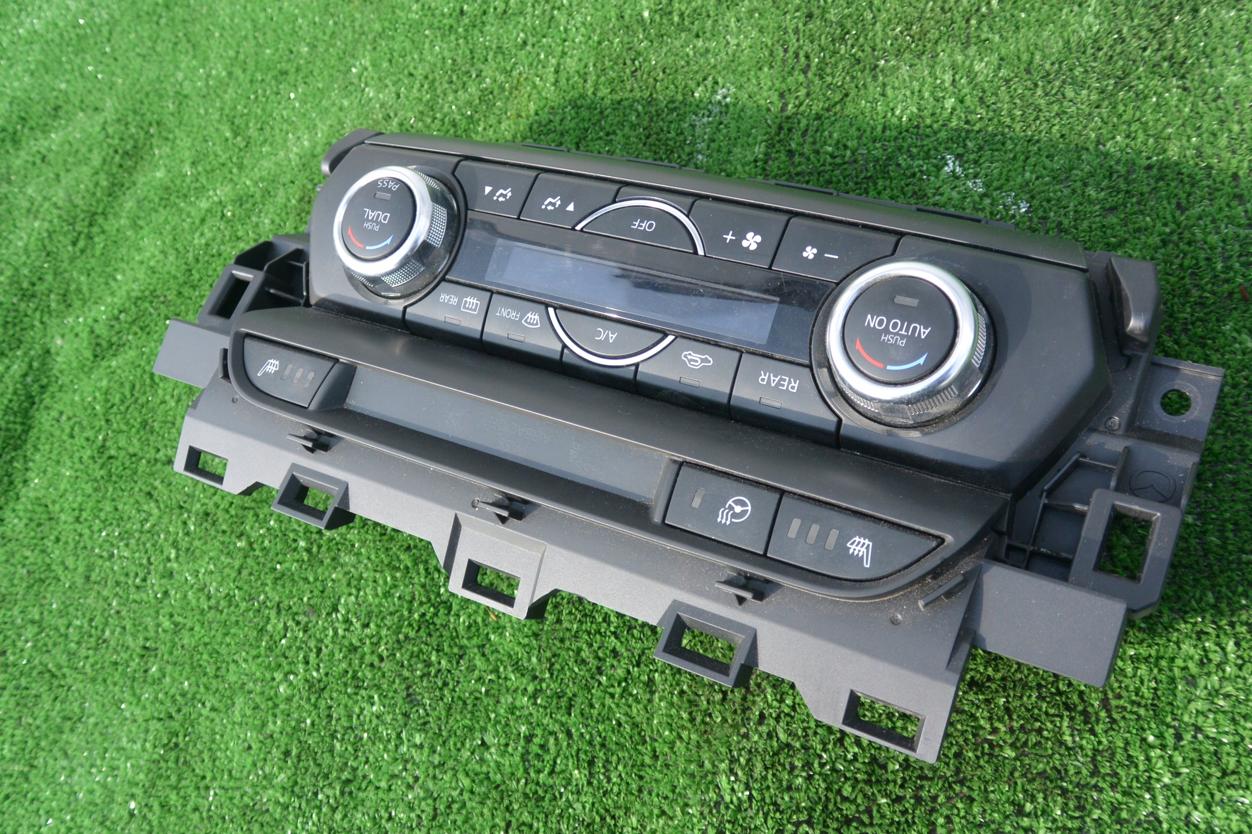 MAZDA CX9 II TC 16- UNITE COMMANDE CLIMA BOUCHES BUSES