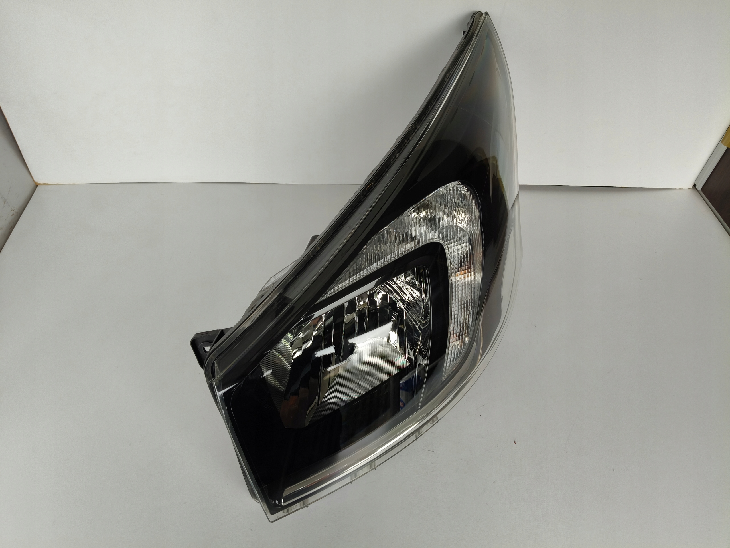 light left REFLEKTOR OPEL VIVARO B 14