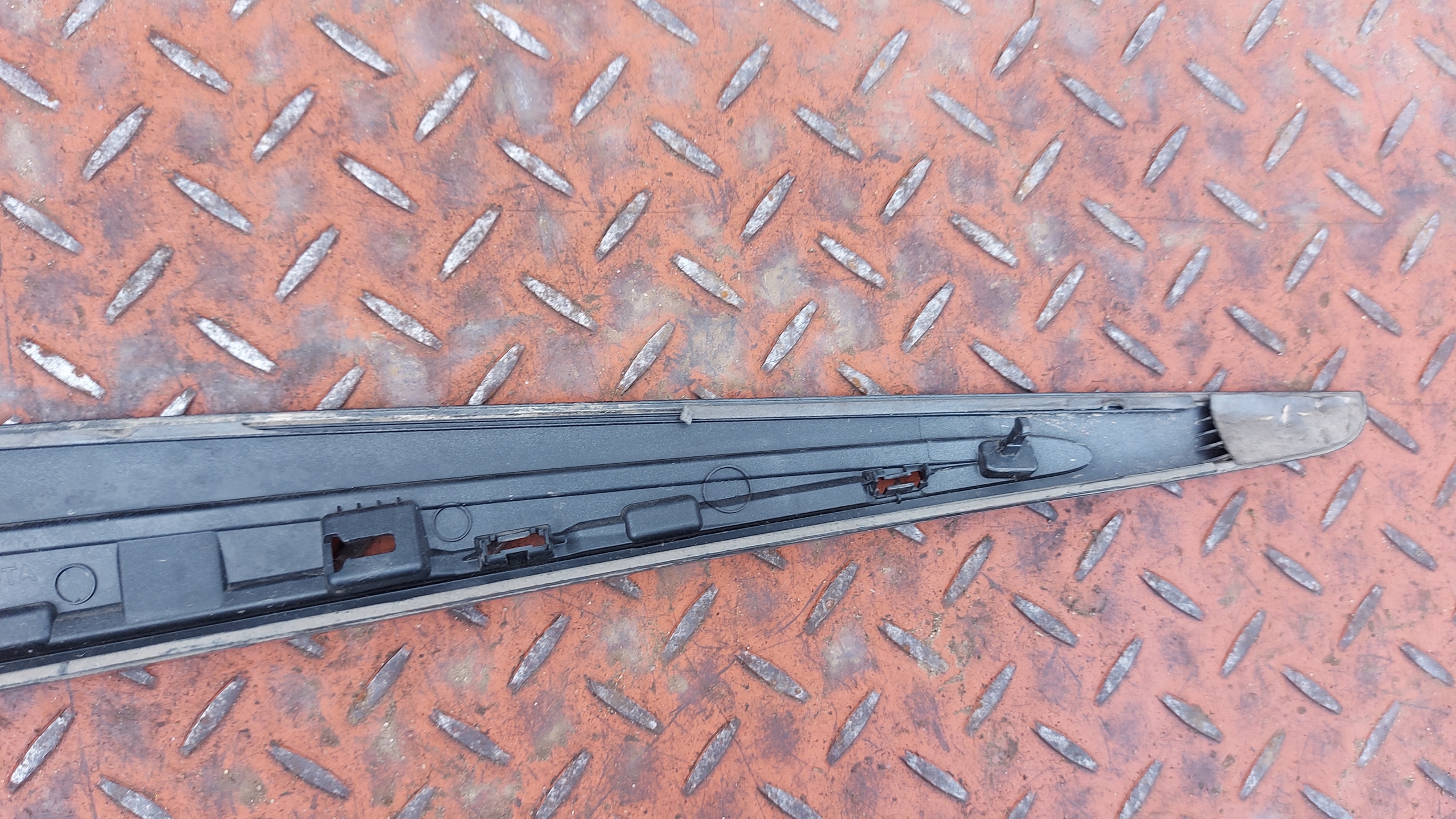 moulding door left left front TOYOTA YARIS III 17