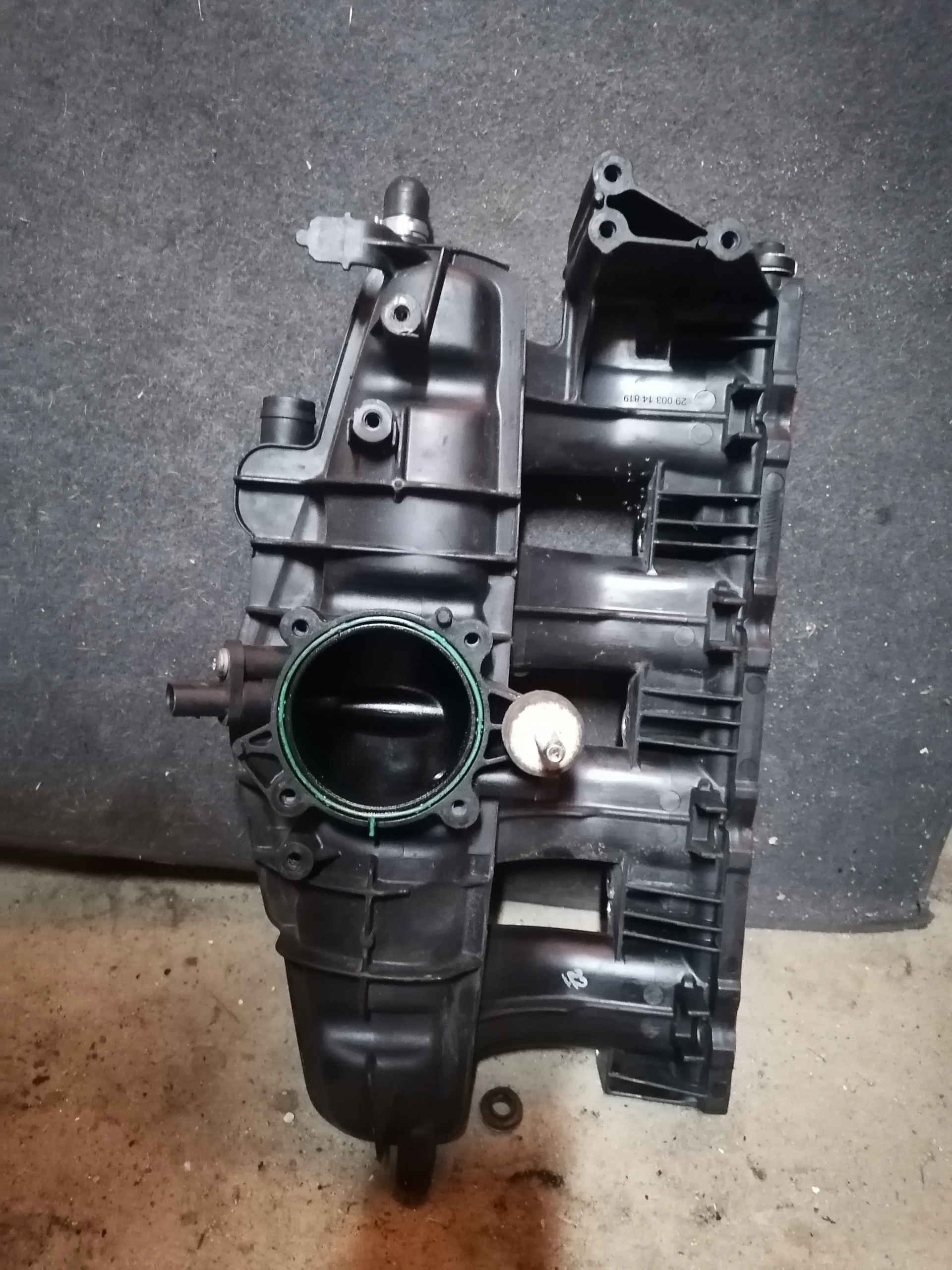 intake manifold AUDI A6 A4 2.0 TFSI 06D133185N