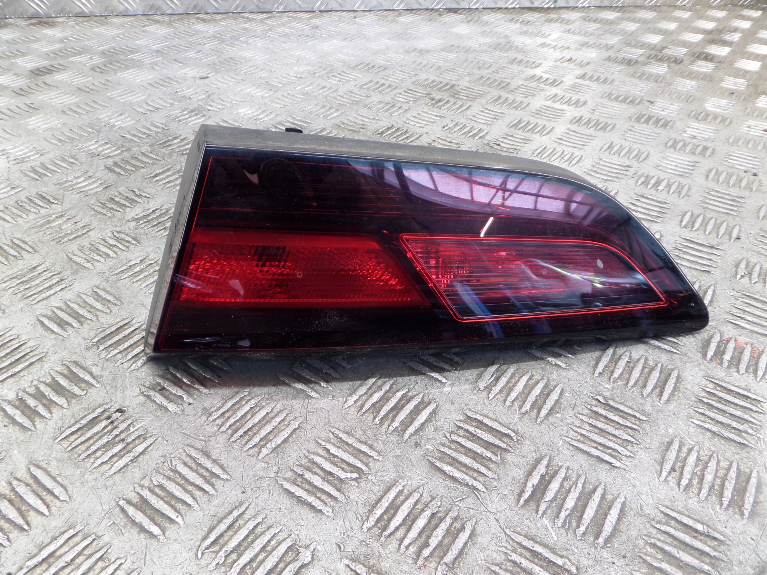 light rear to the bonnet OPEL ASTRA K 366069842