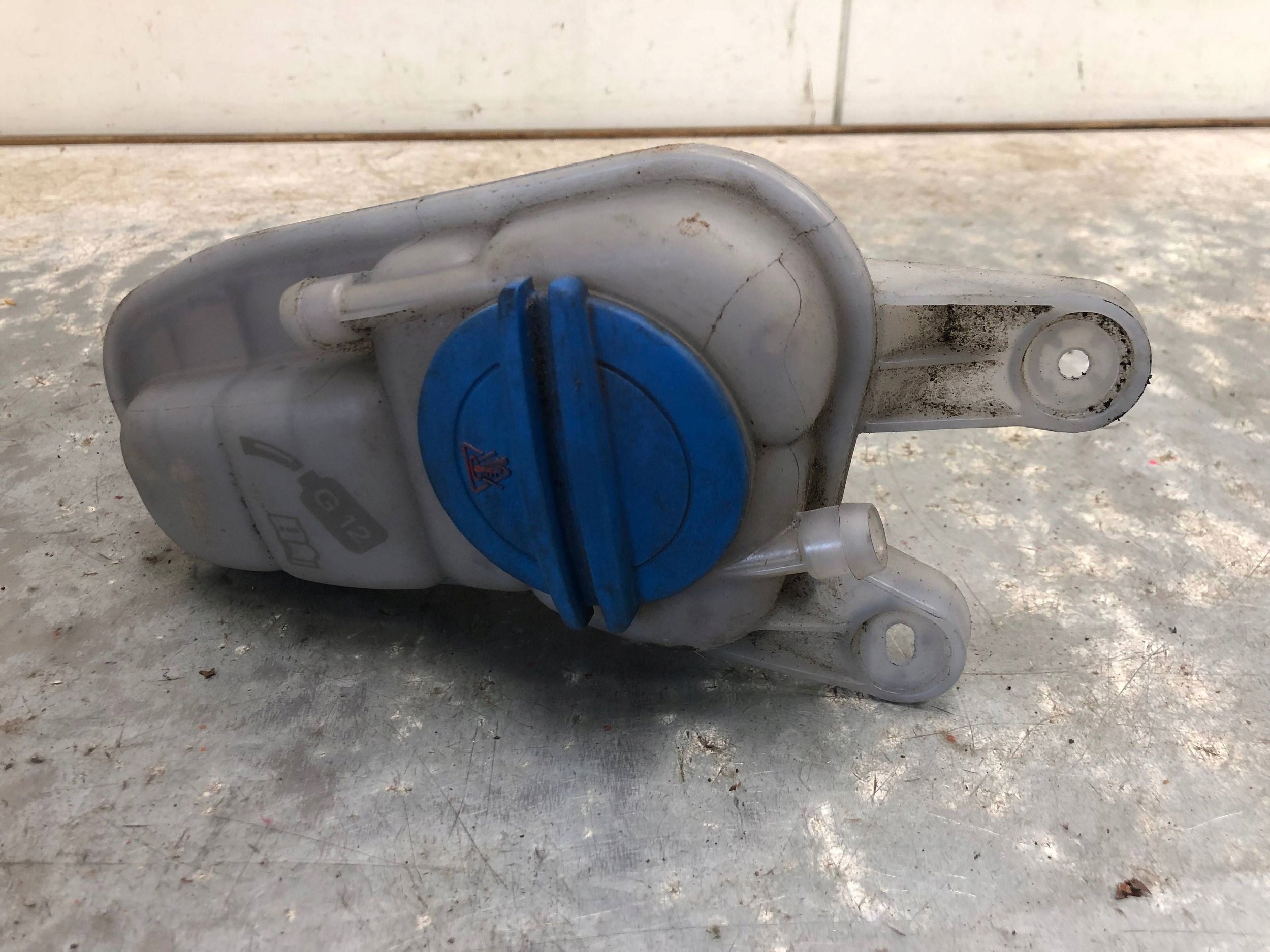 Réservoir eau AUDI A4 B8 8K0121403H
