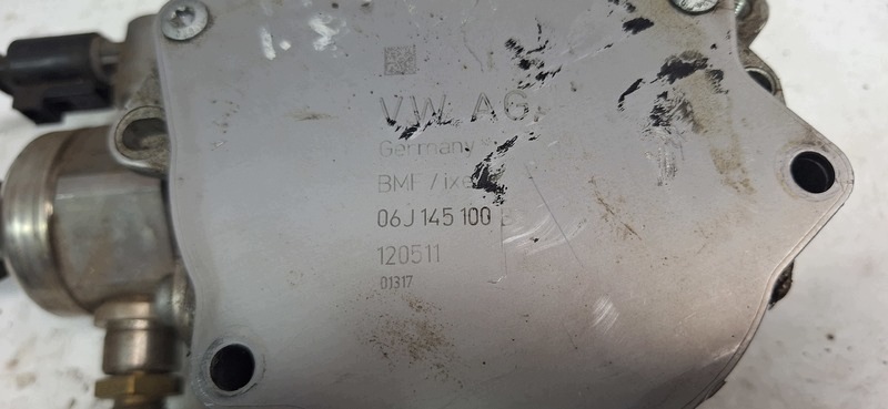 pump VACUM AUDI A4 B7 06H127025P 06J145100B