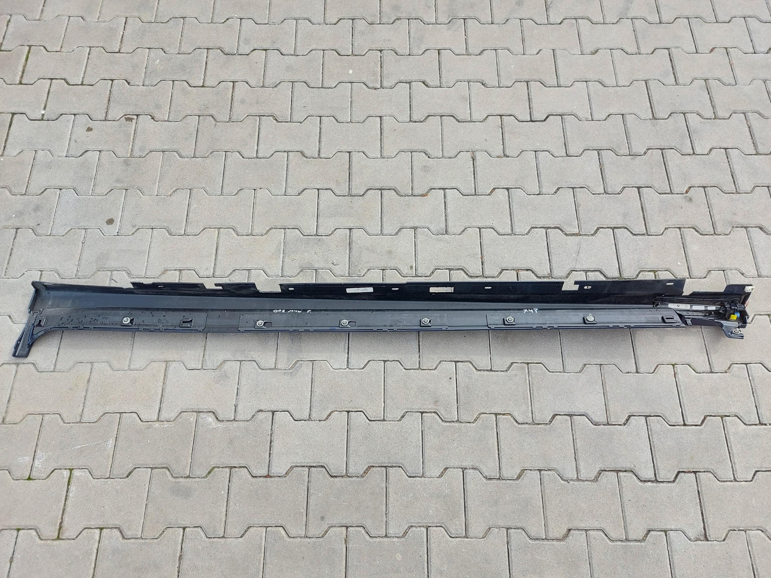 BMW G02 X4 M40i 2023 moulding threshold right cap right front 139605
