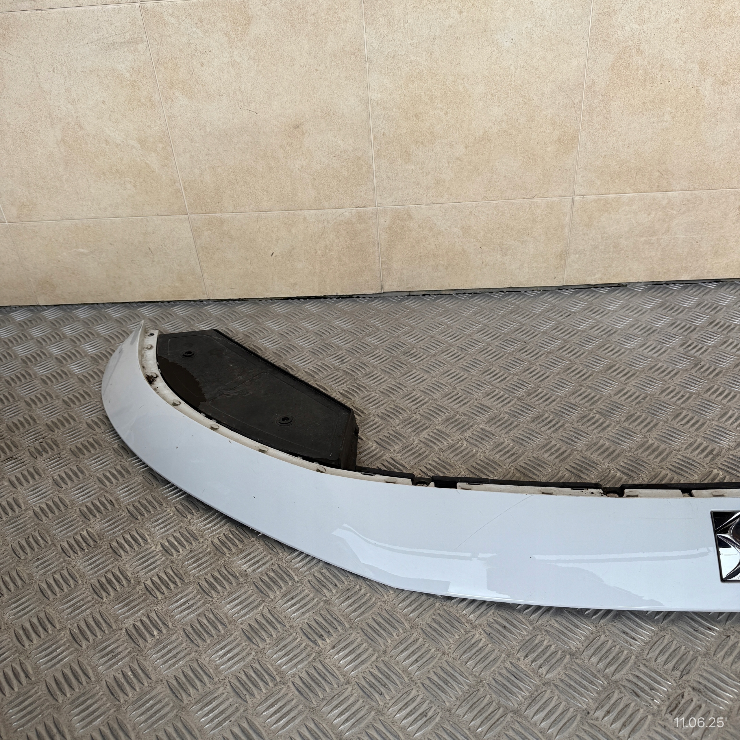 moulding cap of a bumper upper CITROEN DS7 CROSSBACK