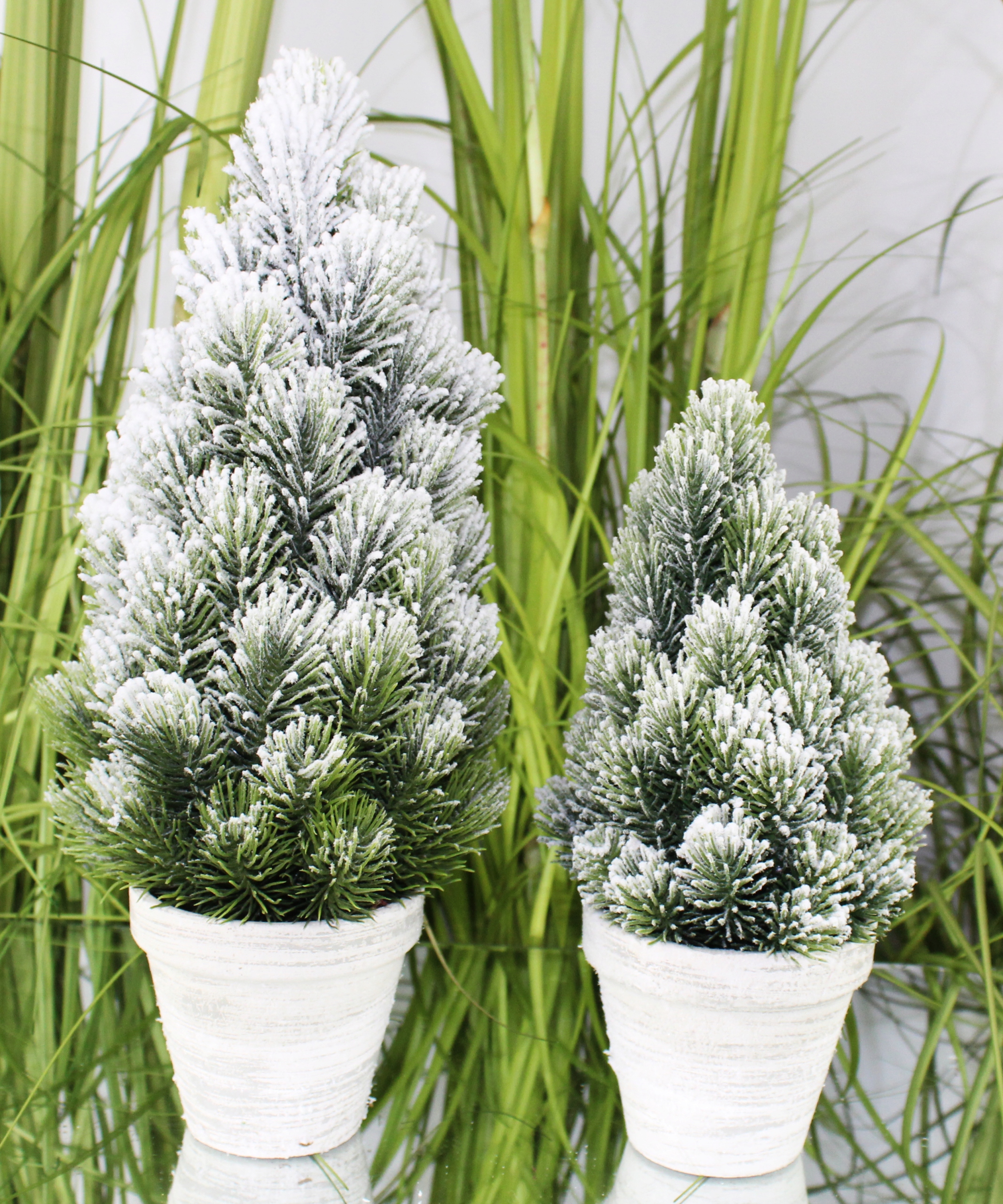 Choinka w doniczce ośnieżona H30 DEcodomi Marka DEcodomi