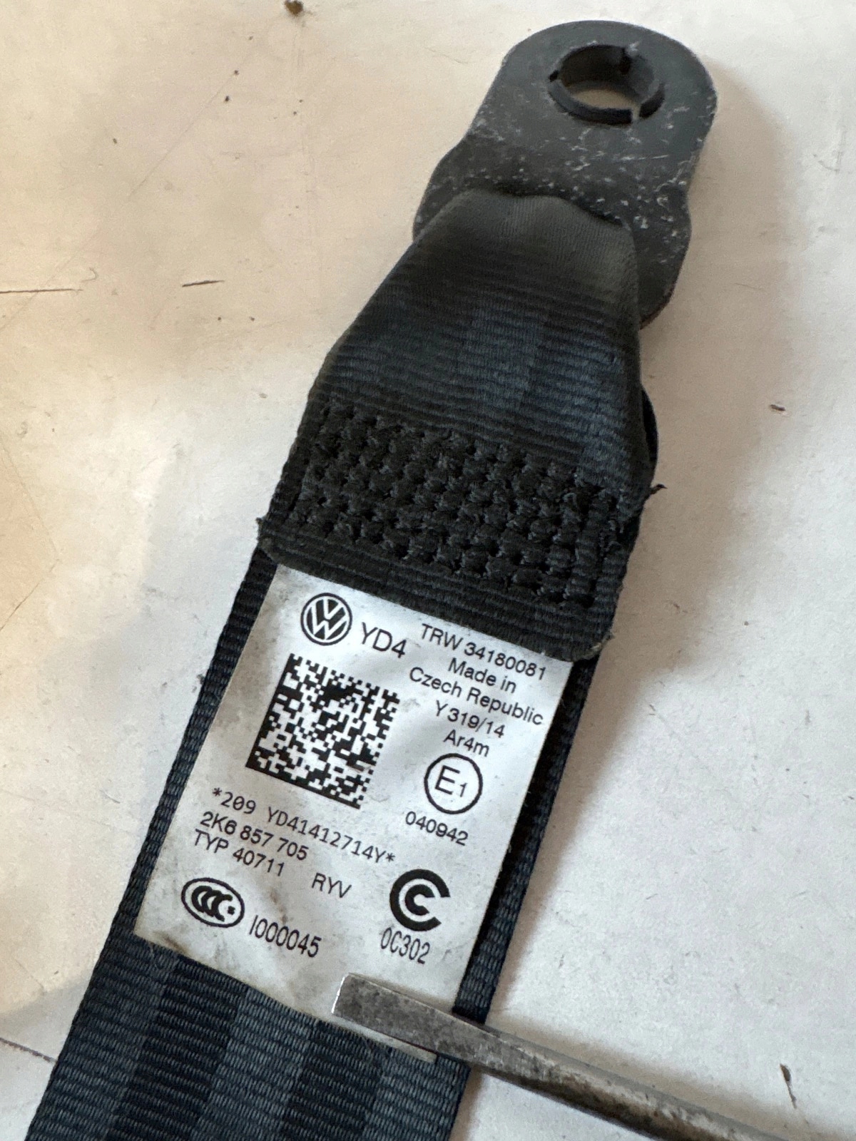 tension belt safety front front left Volkswagen Caddy III