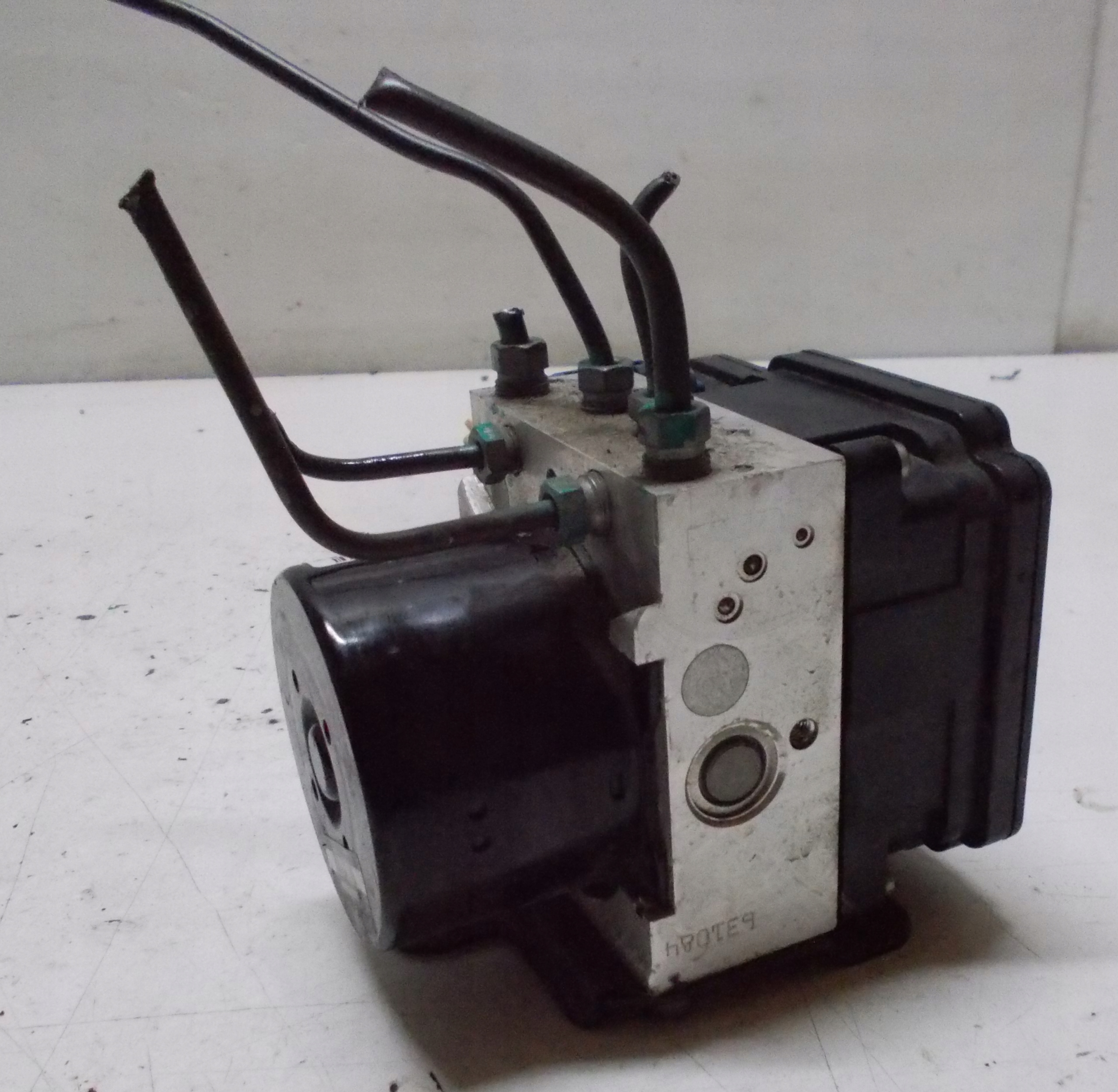 RENAULT LATITUDE 3.0 DCI 12R pump ABS 28561101033
