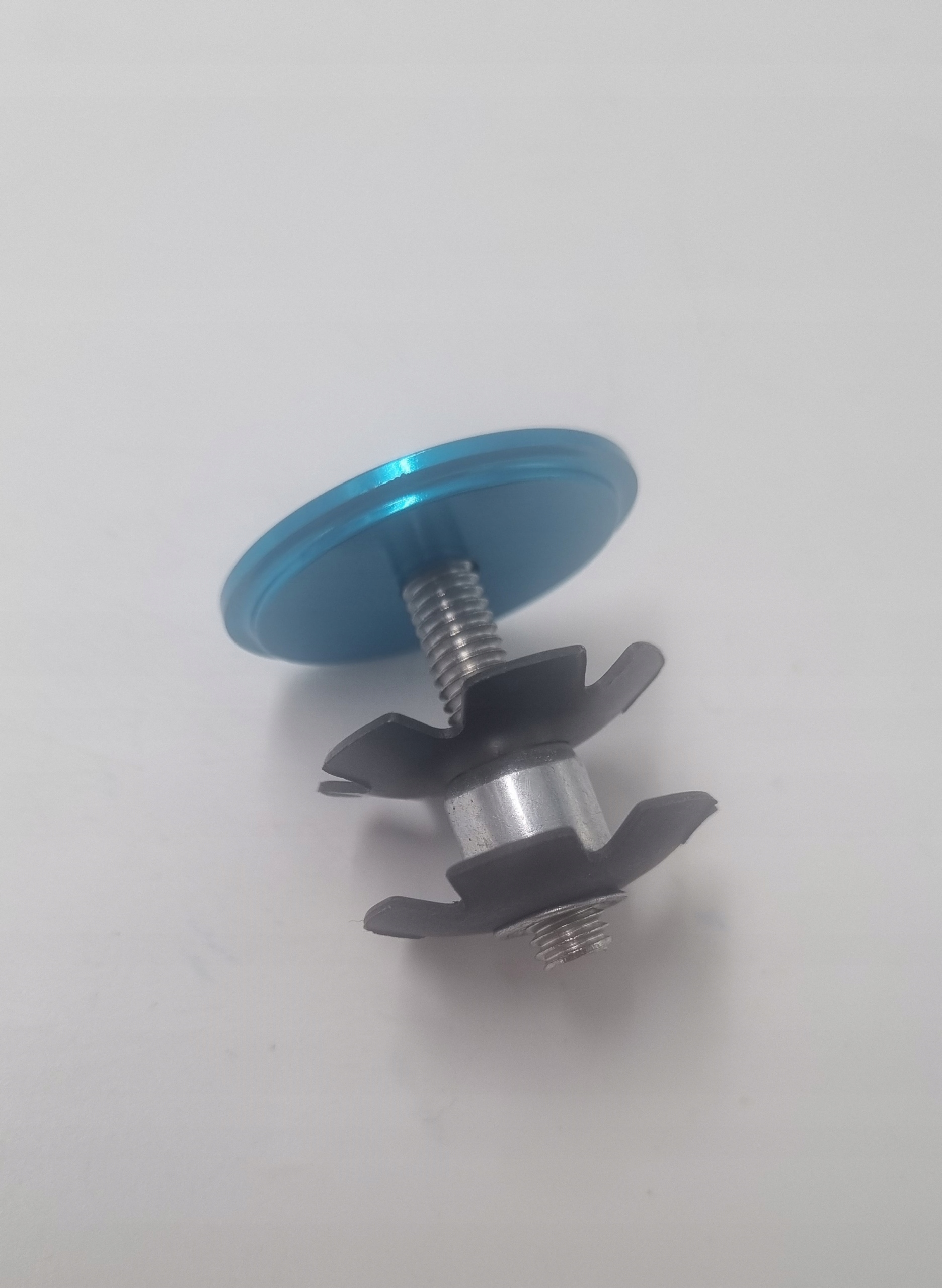 

Kapsel/Śruba/gwiazdka Giant BOLT+26nut 1-1/8(638)