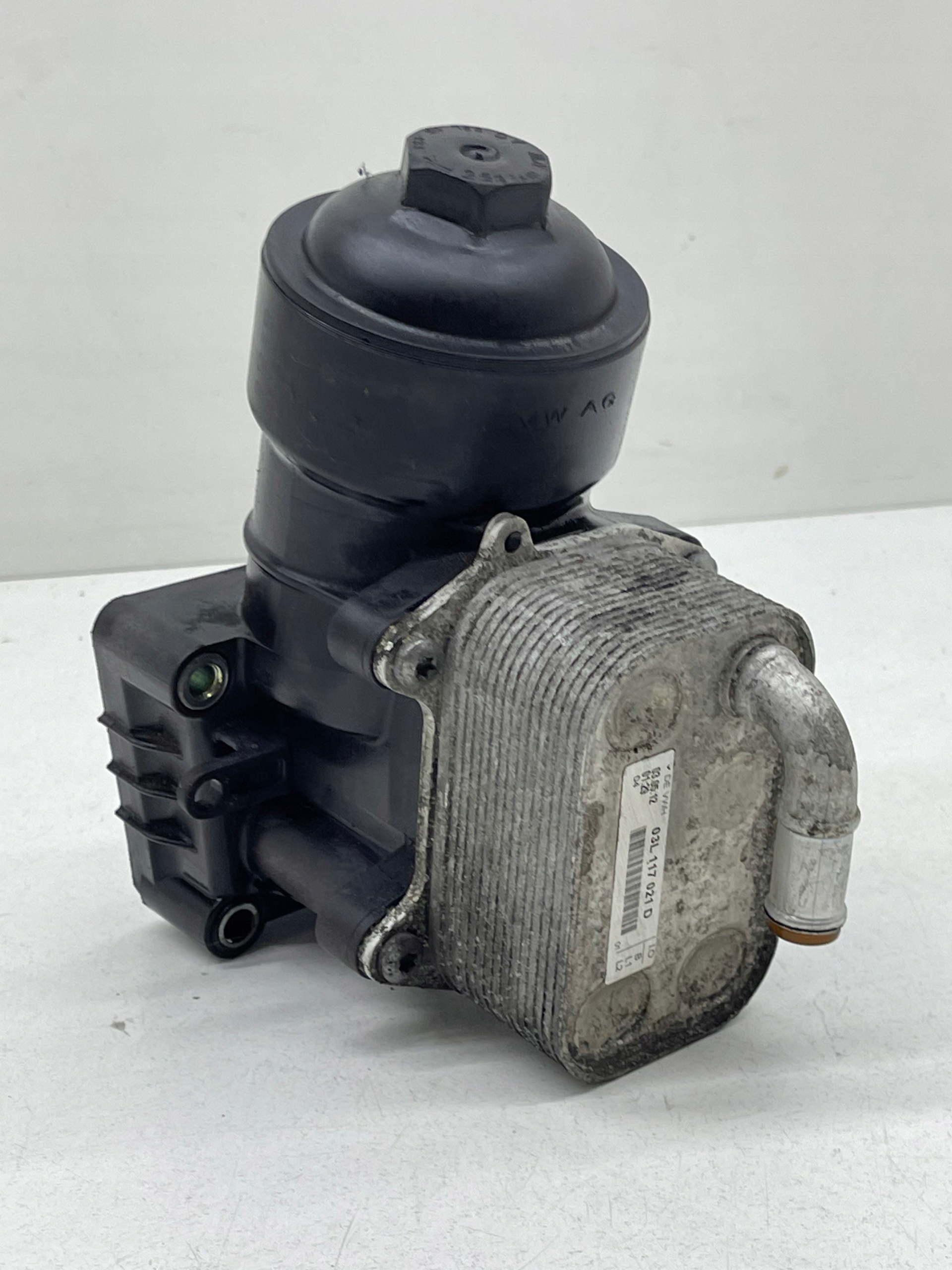 AUDI A4 B8 A5 8T A6 C7 2.0 TDI Ölfiltergehäuse