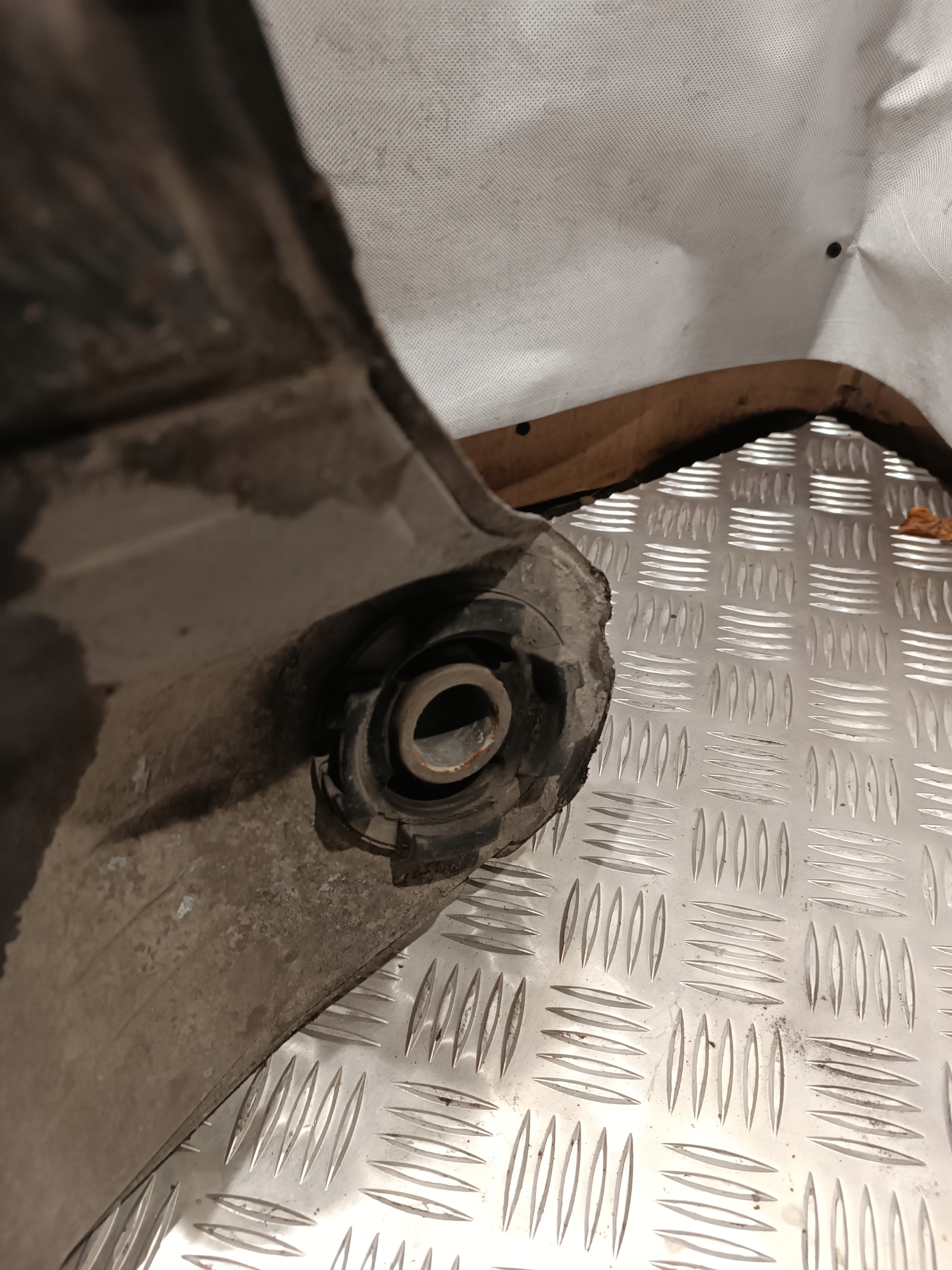 axle beam subframe front VOLVO S60 2000r 2.4B