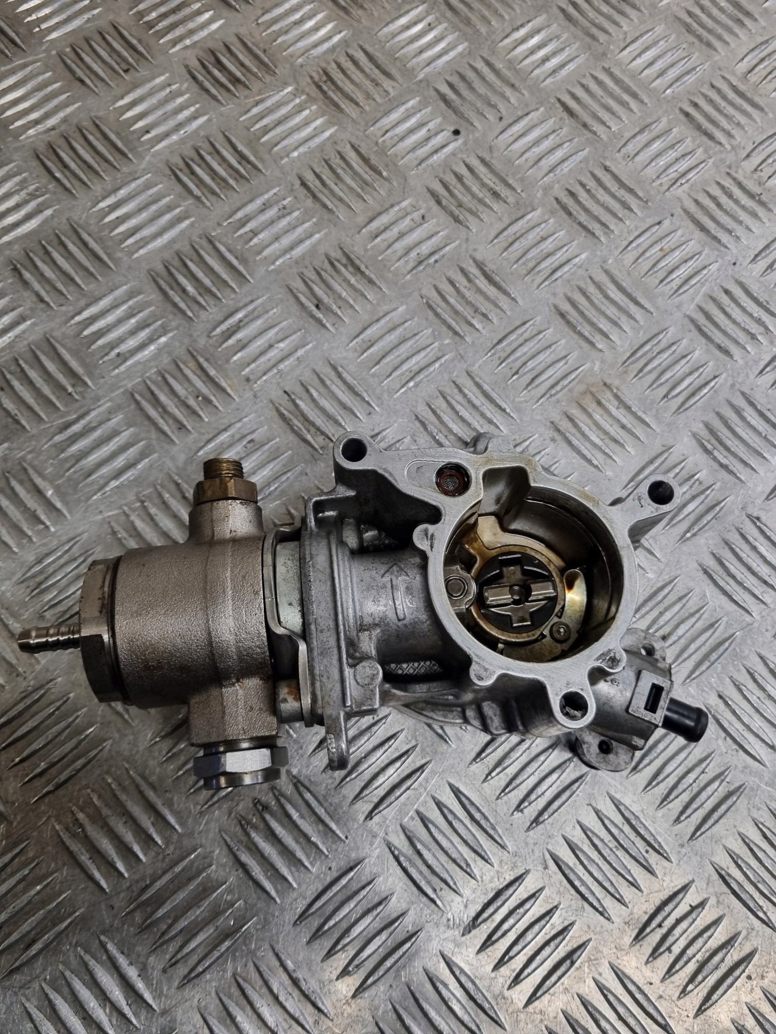 pump VACUM AUDI TT 2.0 TFSI