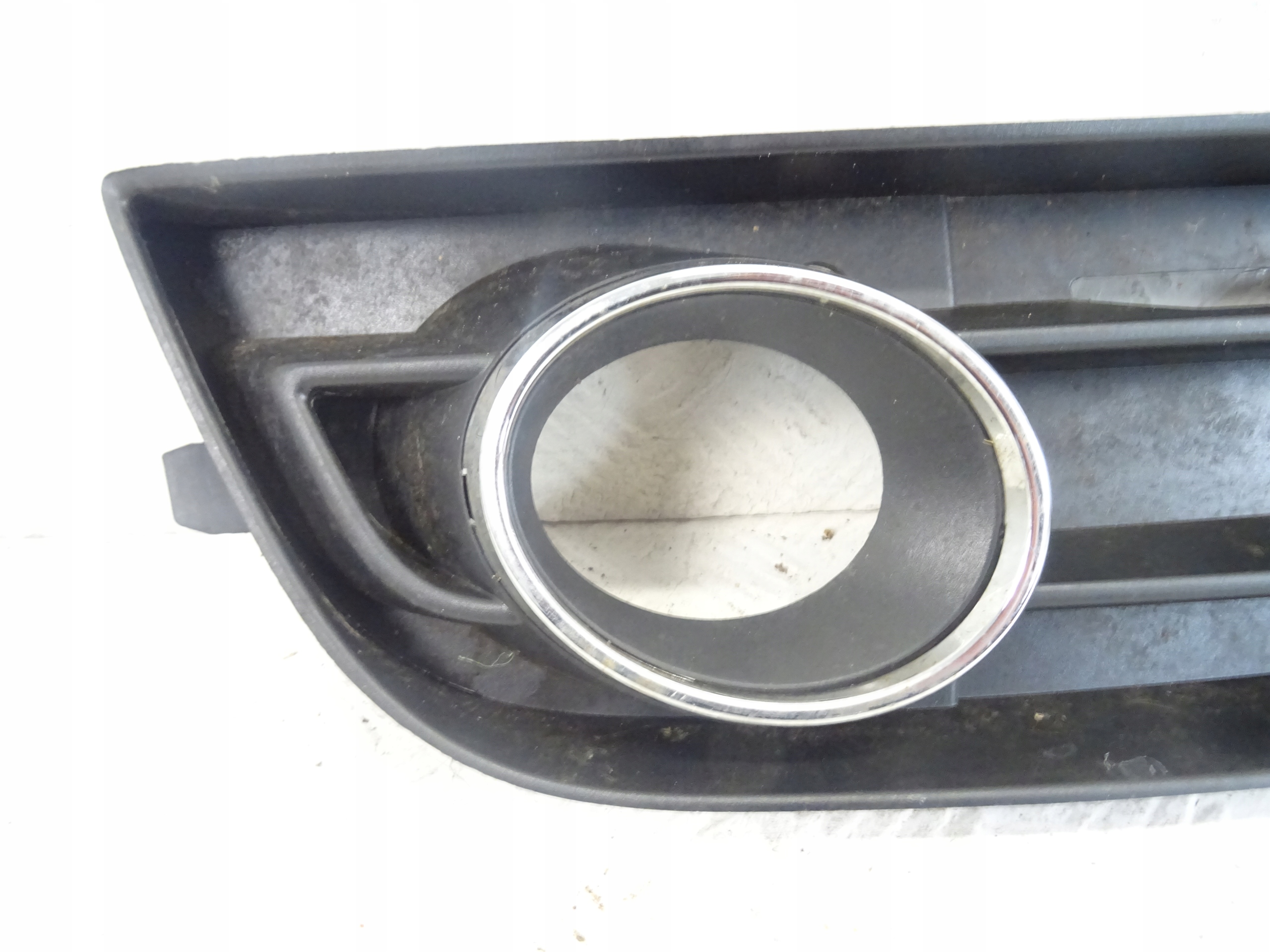 grid of a bumper left front AUDI A1 8X 8X0807681A