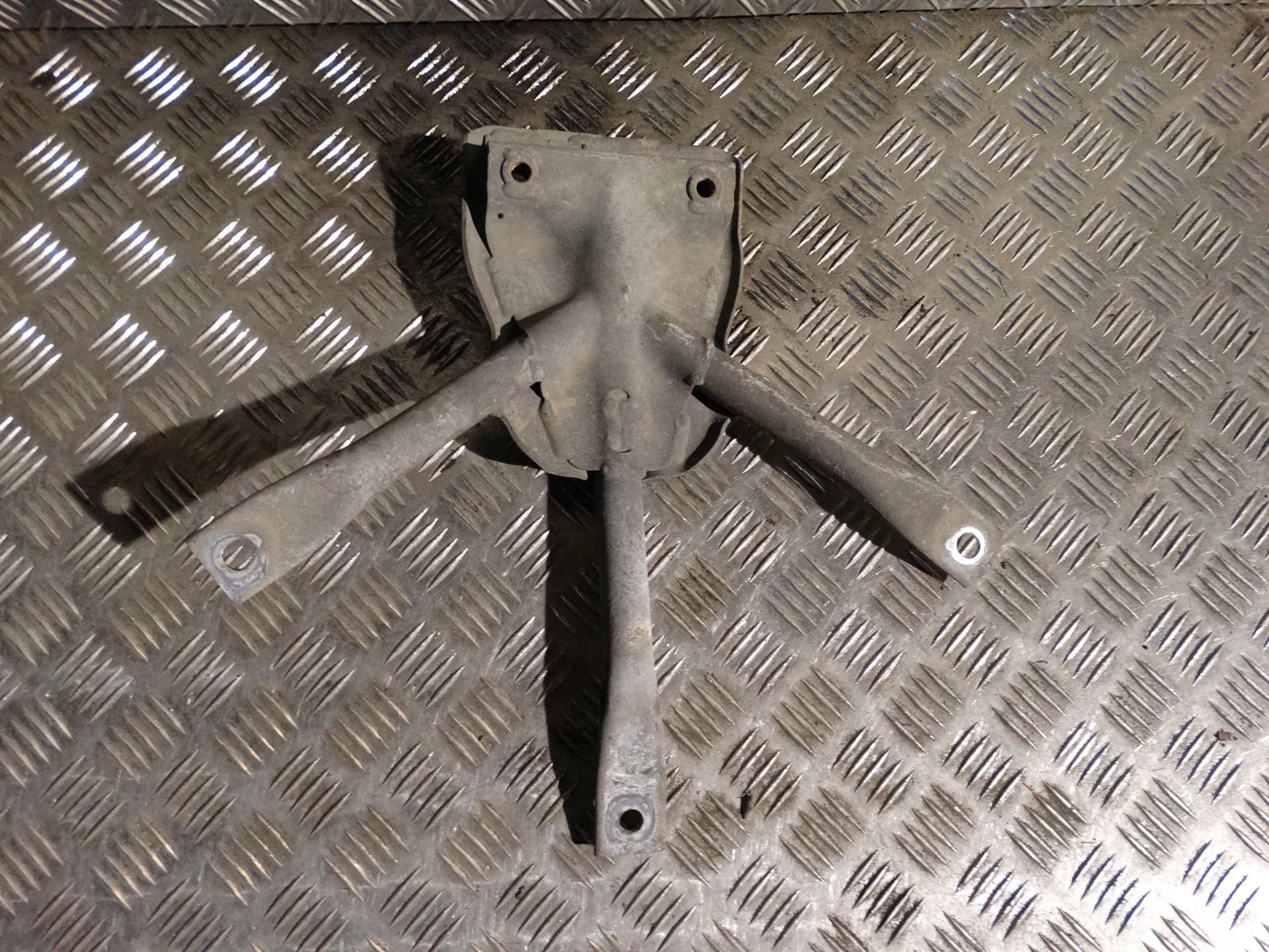 IDEAL brace console BMW G38 G30 1