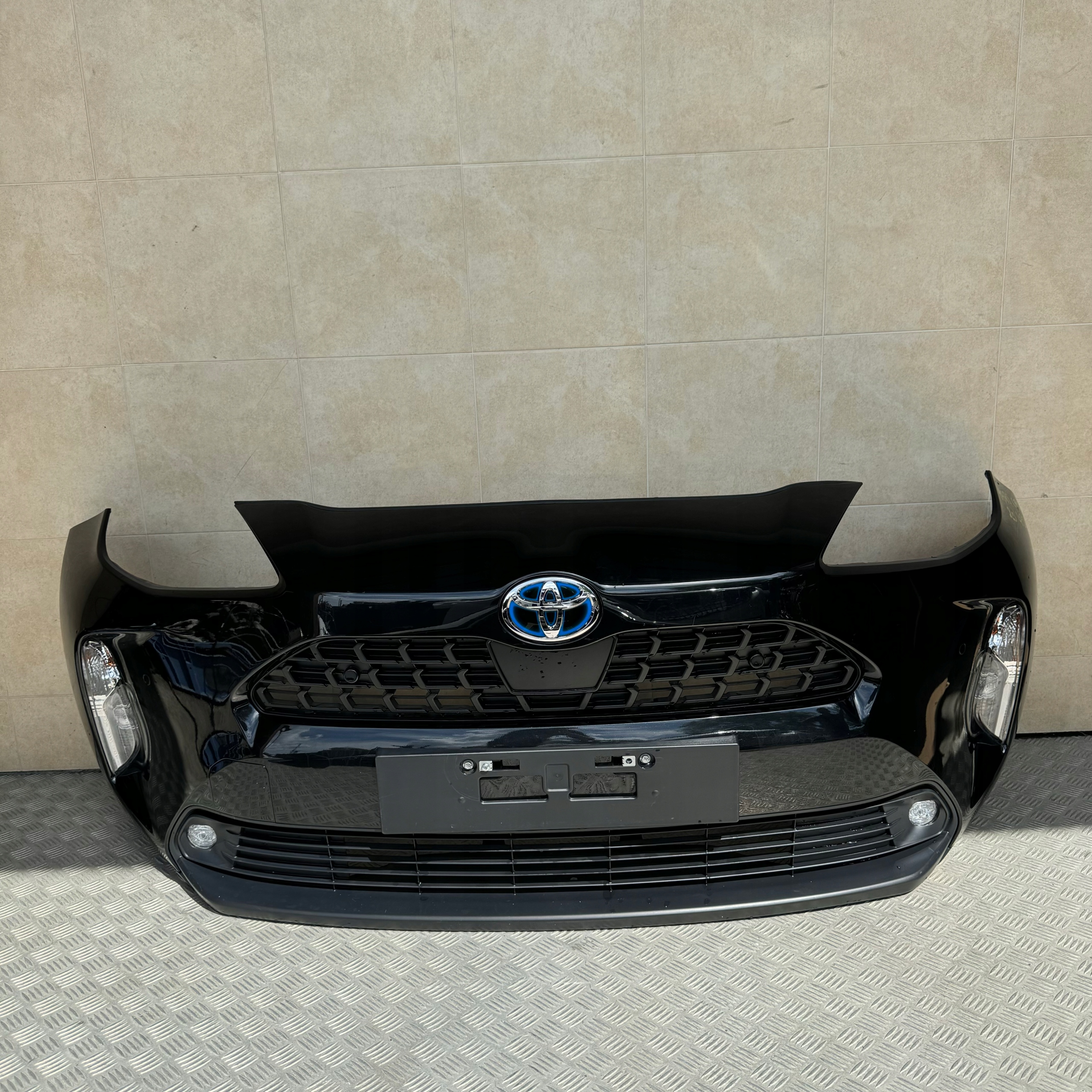 front bumper complete TOYOTA YARIS CROSS 2020 ROK HYBRID 4 PDC