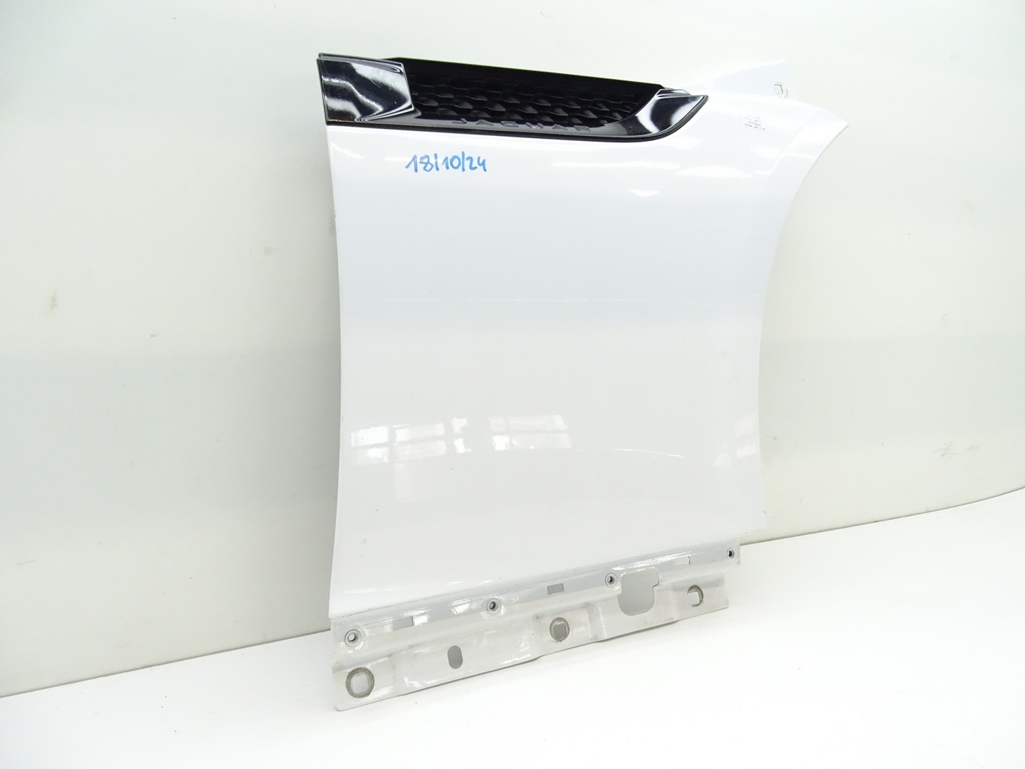 fender right front front JAGUAR F-TYPE X152 POLARIS WHITE