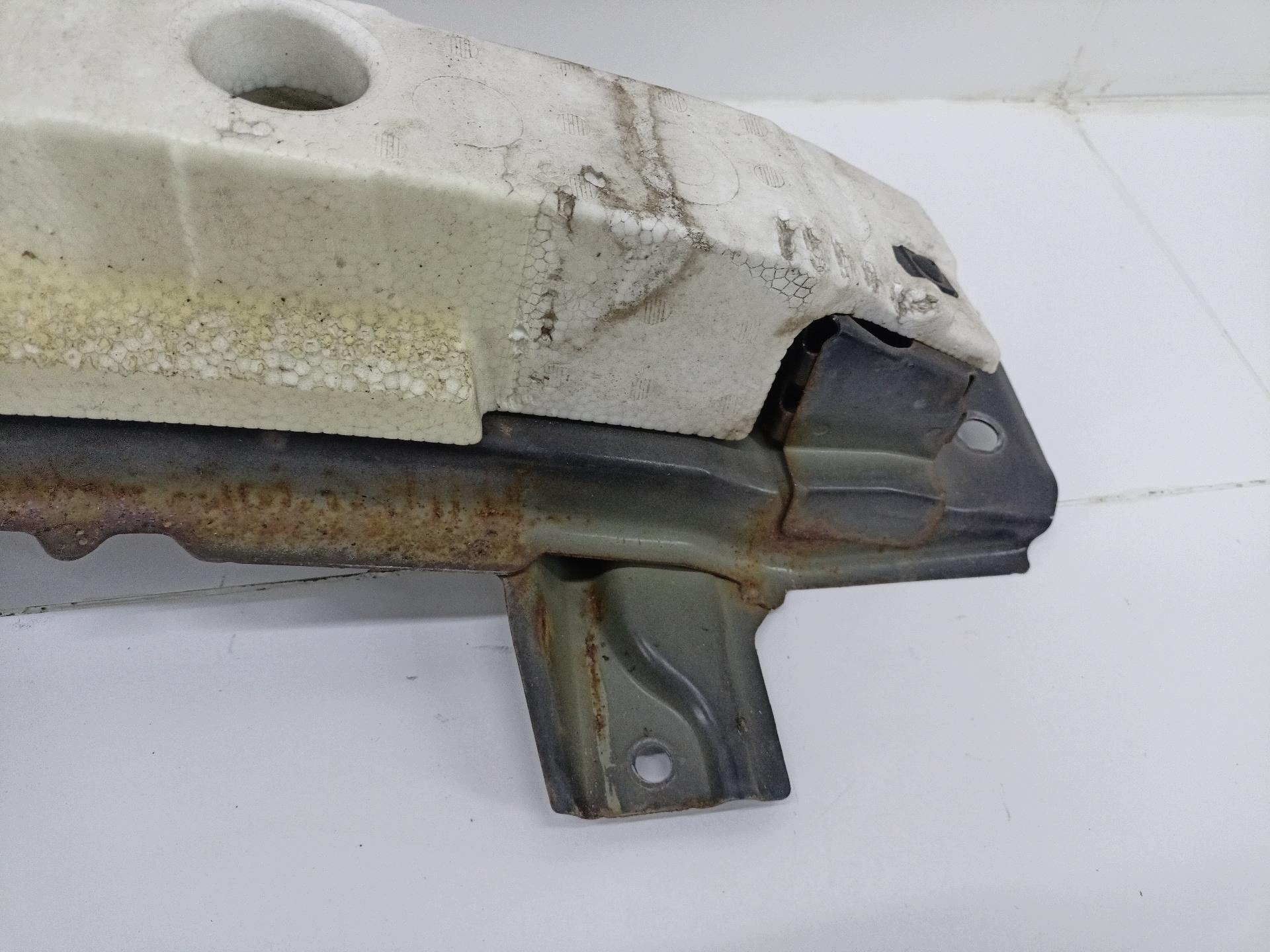 sider pillar of a bumper front Mazda 3 2 BL 2010
