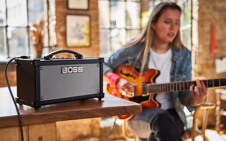 BOSS DUAL CUBE LX WZMACNIACZ GITAROWY STEREO COMBO DO GITARY ELEKTRYCZNEJ Rodzaj combo
