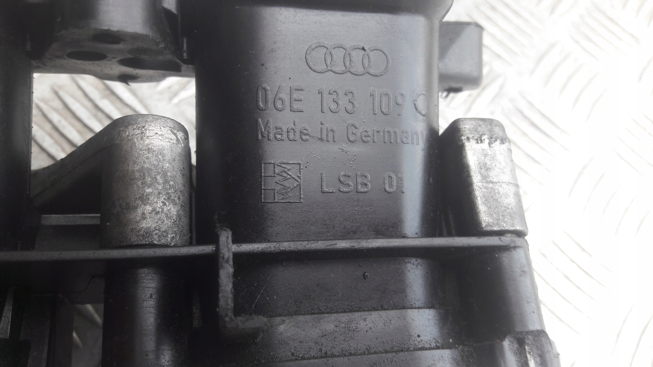 AUDI A6 C6 ispušna grana 06e133109c 3.2 fsi