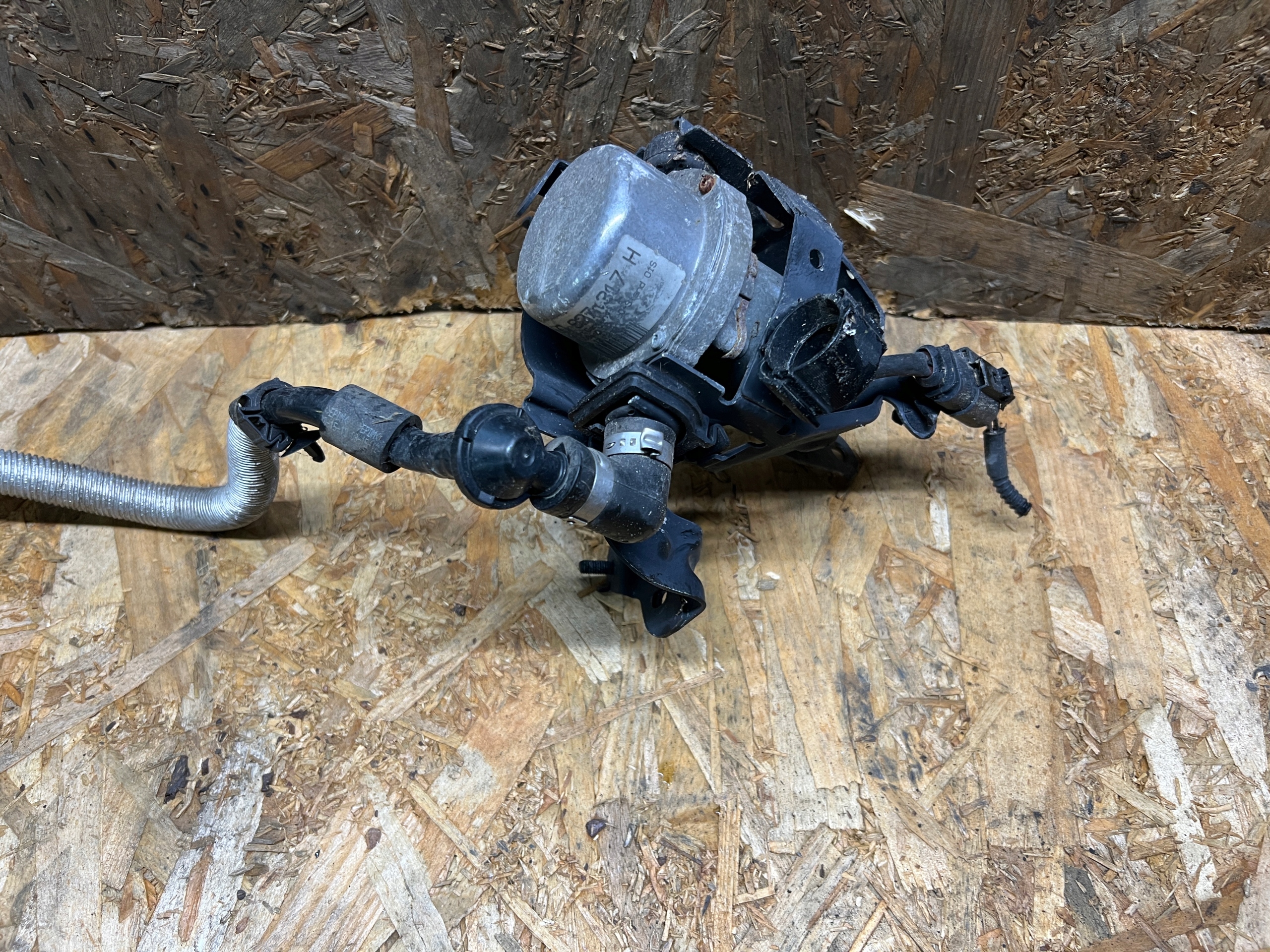 Pompe à vide VACUUM AUDI RS4 B7 8E0 8E0927317H