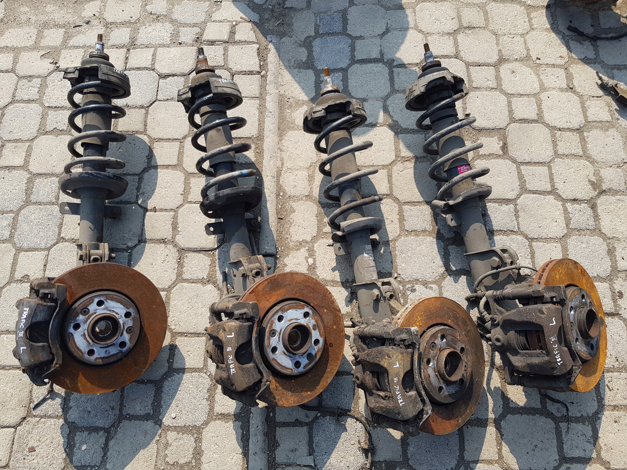 VIVARO TRAFIC III of the pivot swing shock absorber caliper front front left