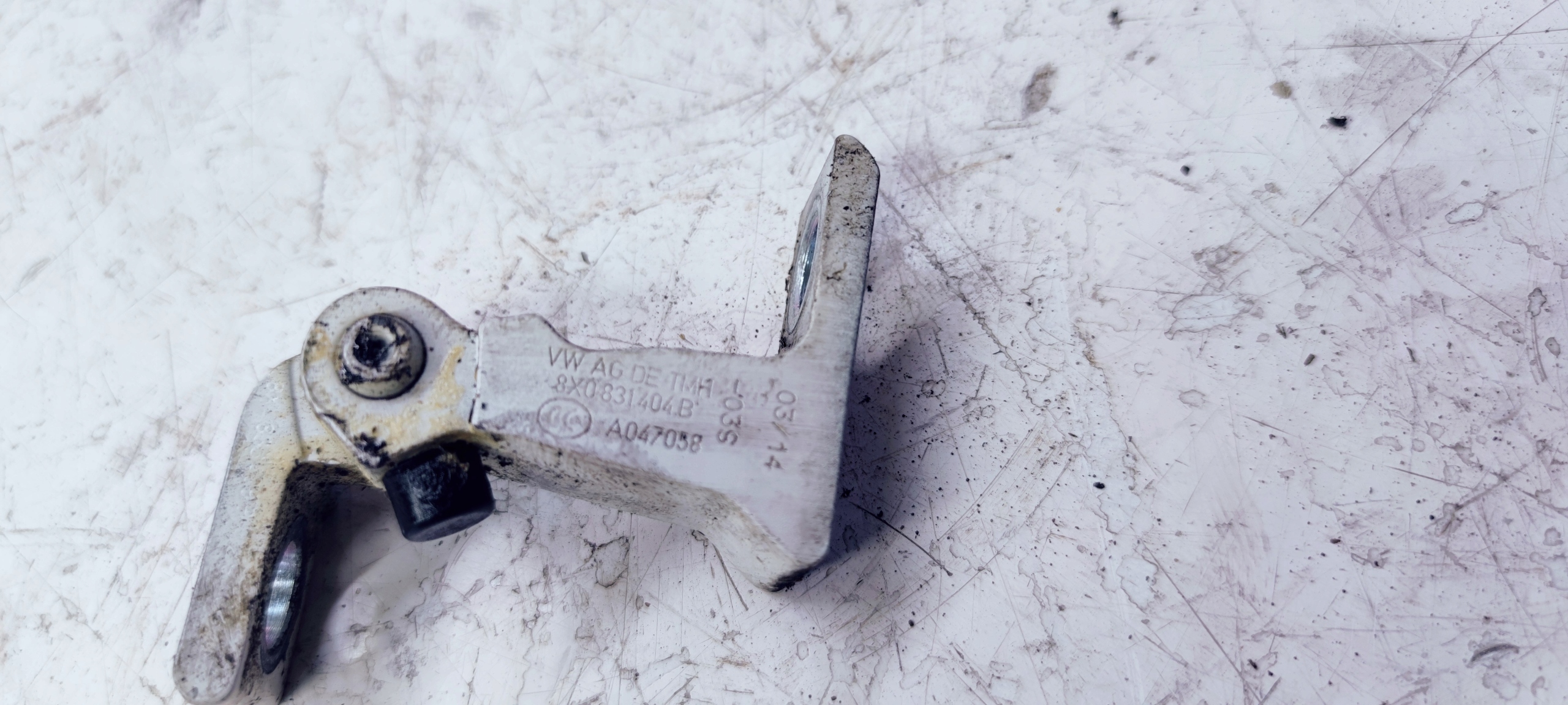 hinge door left AUDI A1 8X Q3 8U A3 8V 8X0831403B