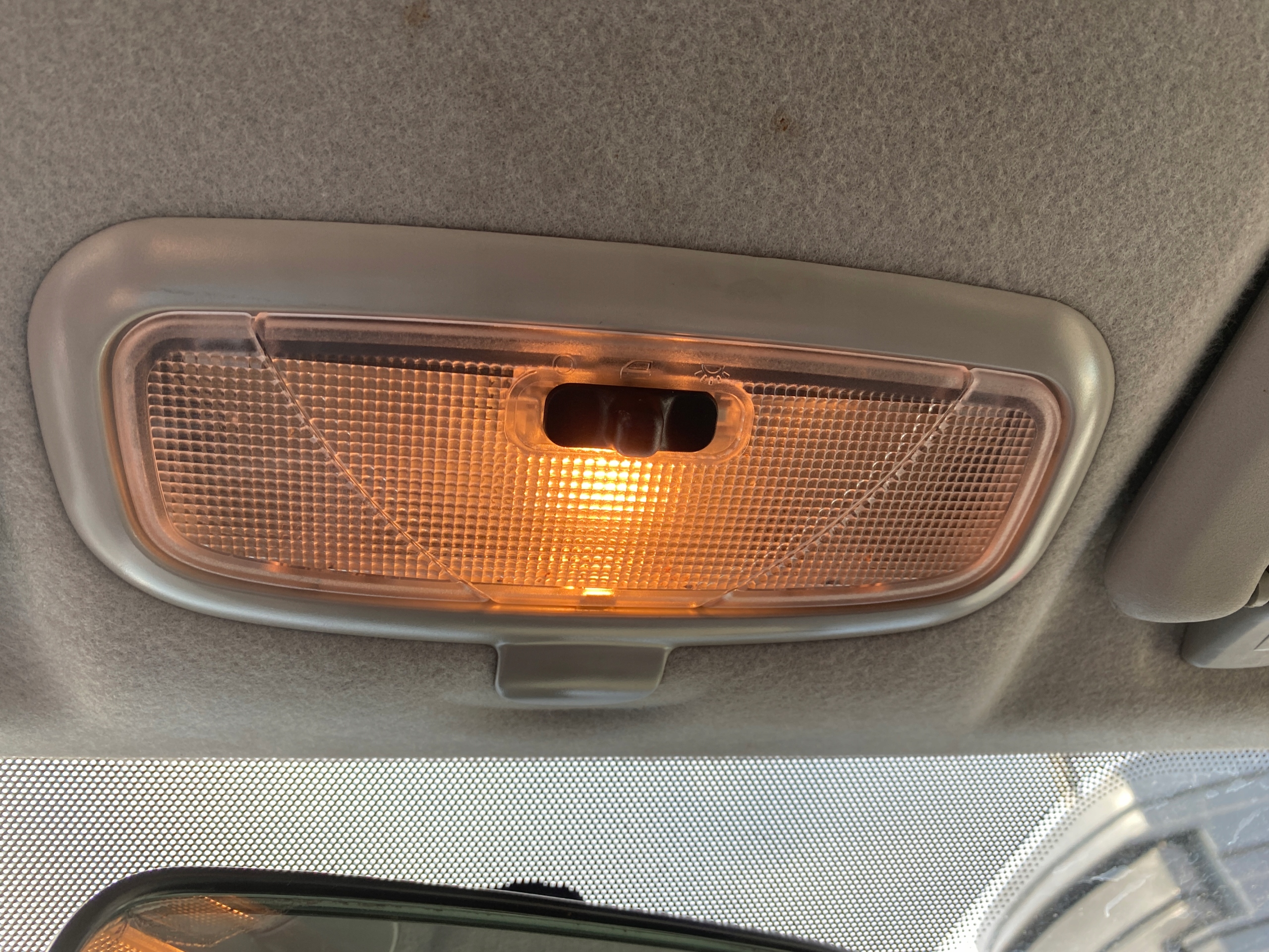 Mazda 2 1 and FL 03-07 OSWIETLENIE cabs light inner SUFITOWA