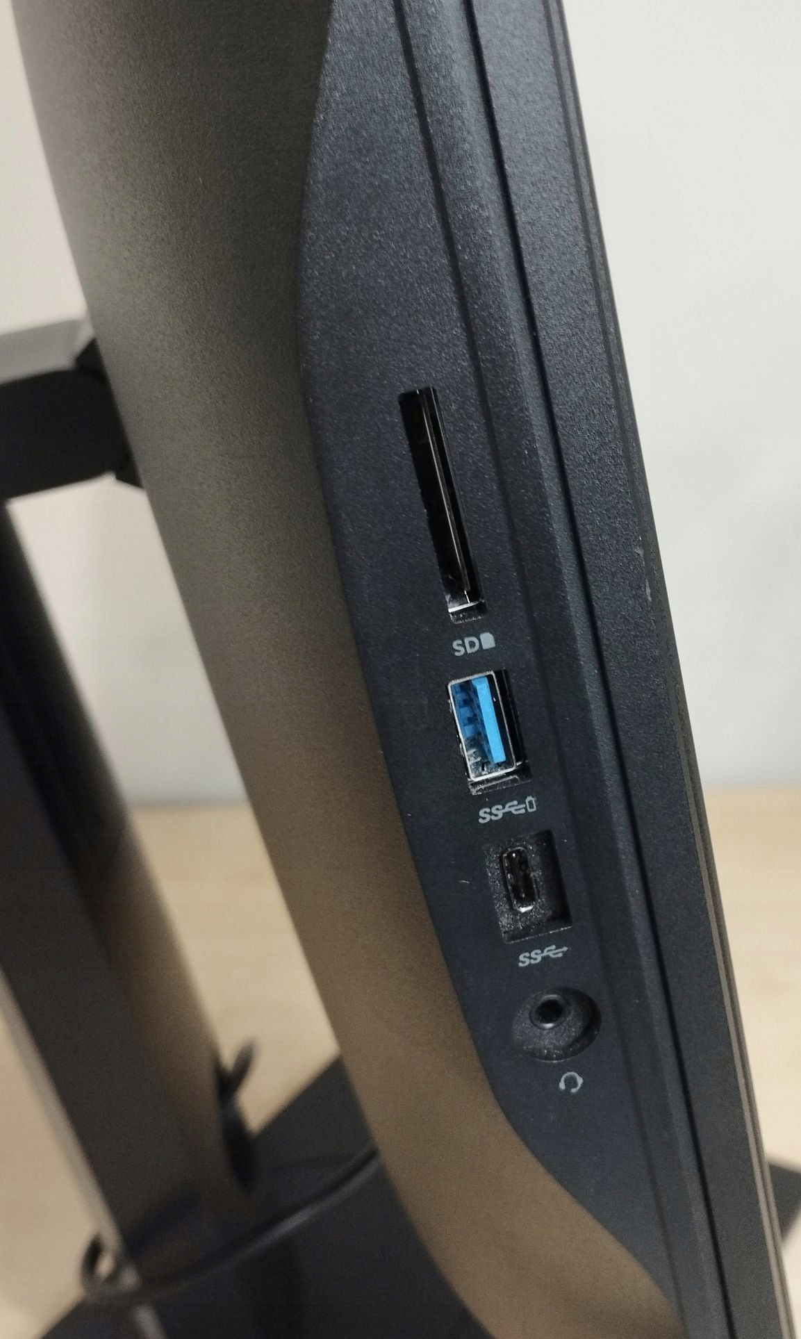 Dell 7450 All in One Core i3 23,8" FullHD 4/960SSD AIO windows 11Pro kamera Marka Dell