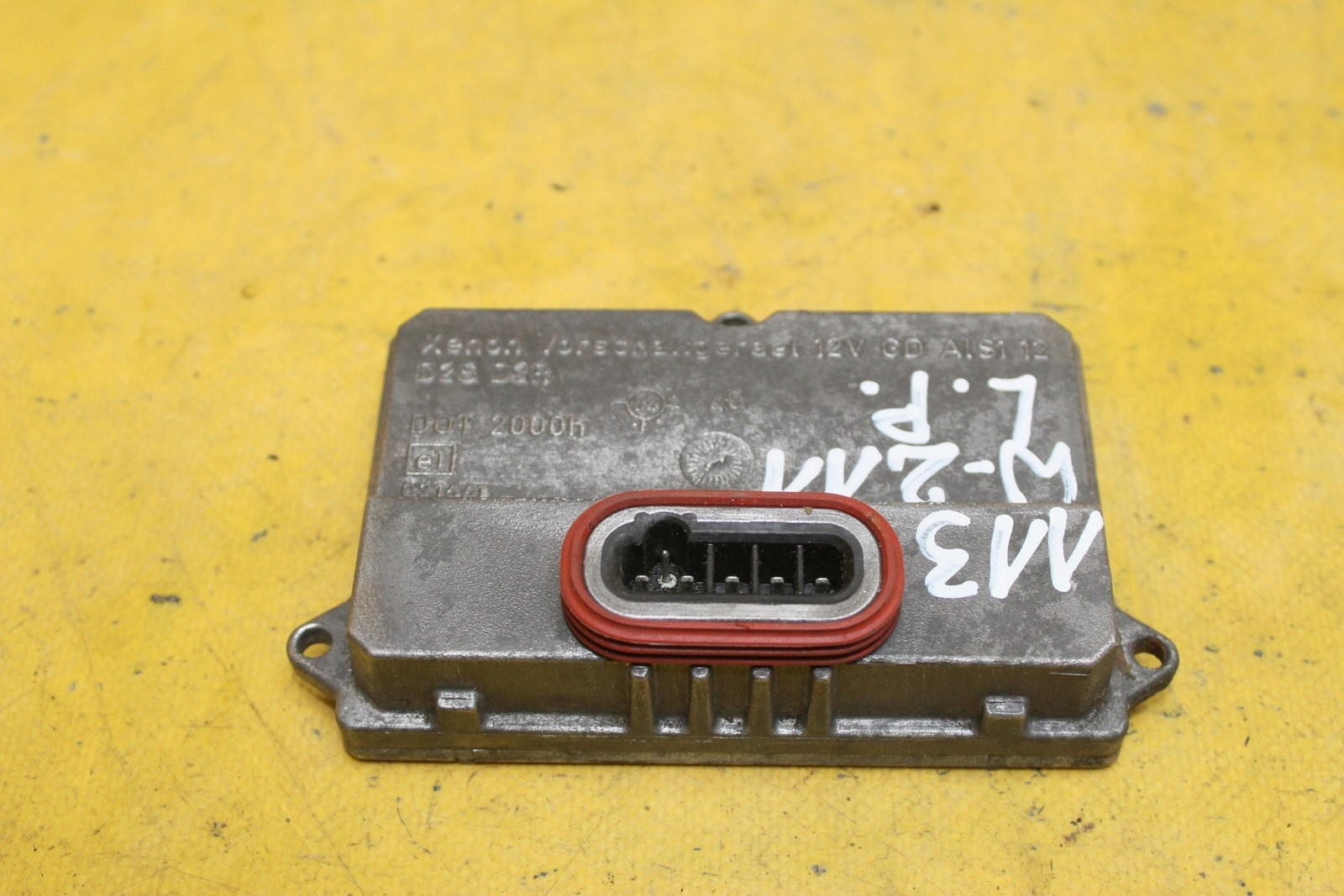 Ксеноновый инвертор левый MERCEDES W211 5DV0082900