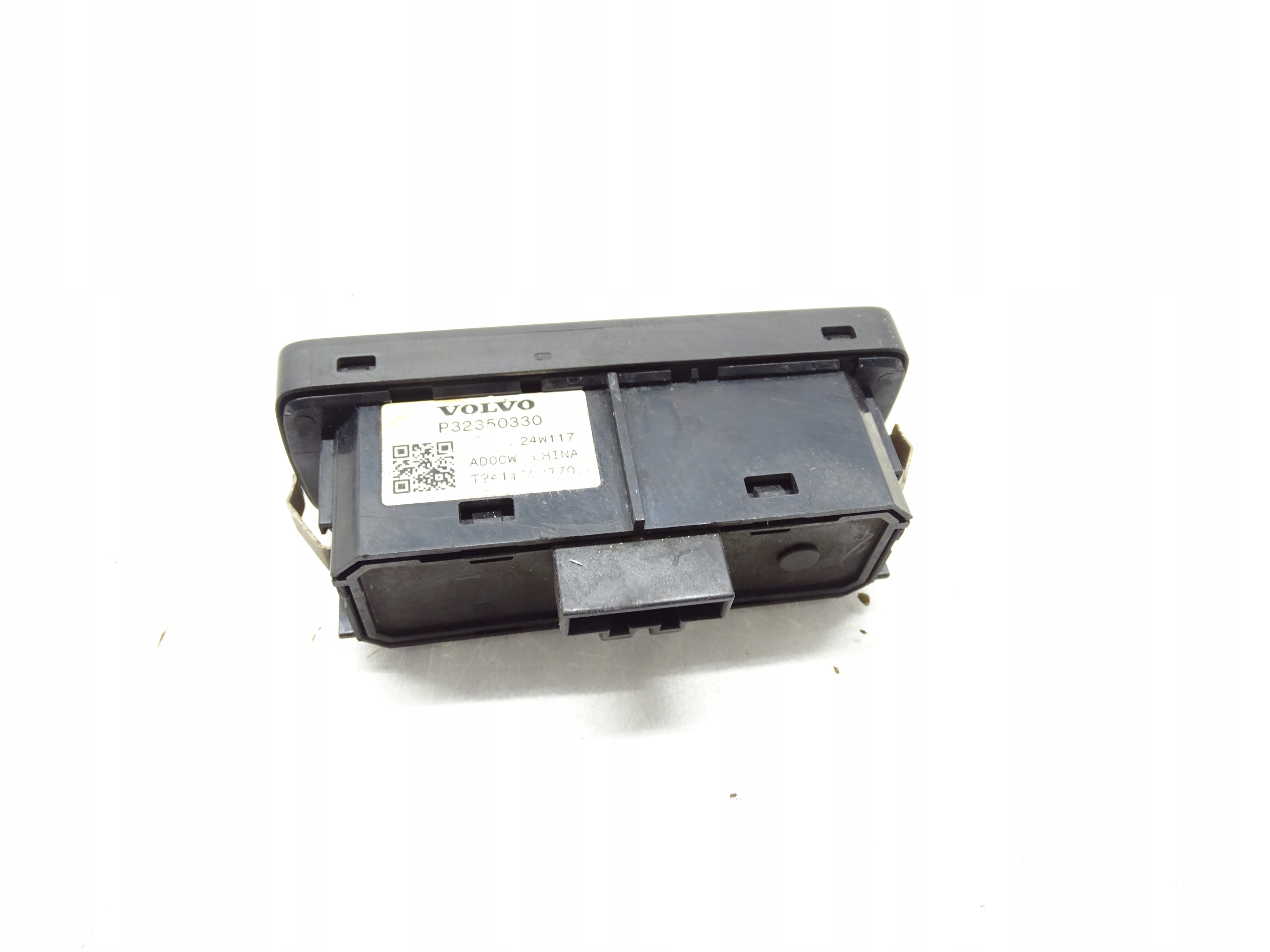 button of the opening bonnet boot VOLVO XC40 P32350330