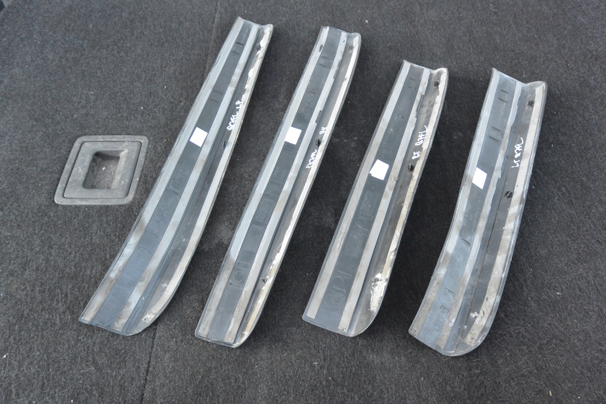 Moulage Couverture Jupes Interne AUDI Q7 4L KOMPLET
