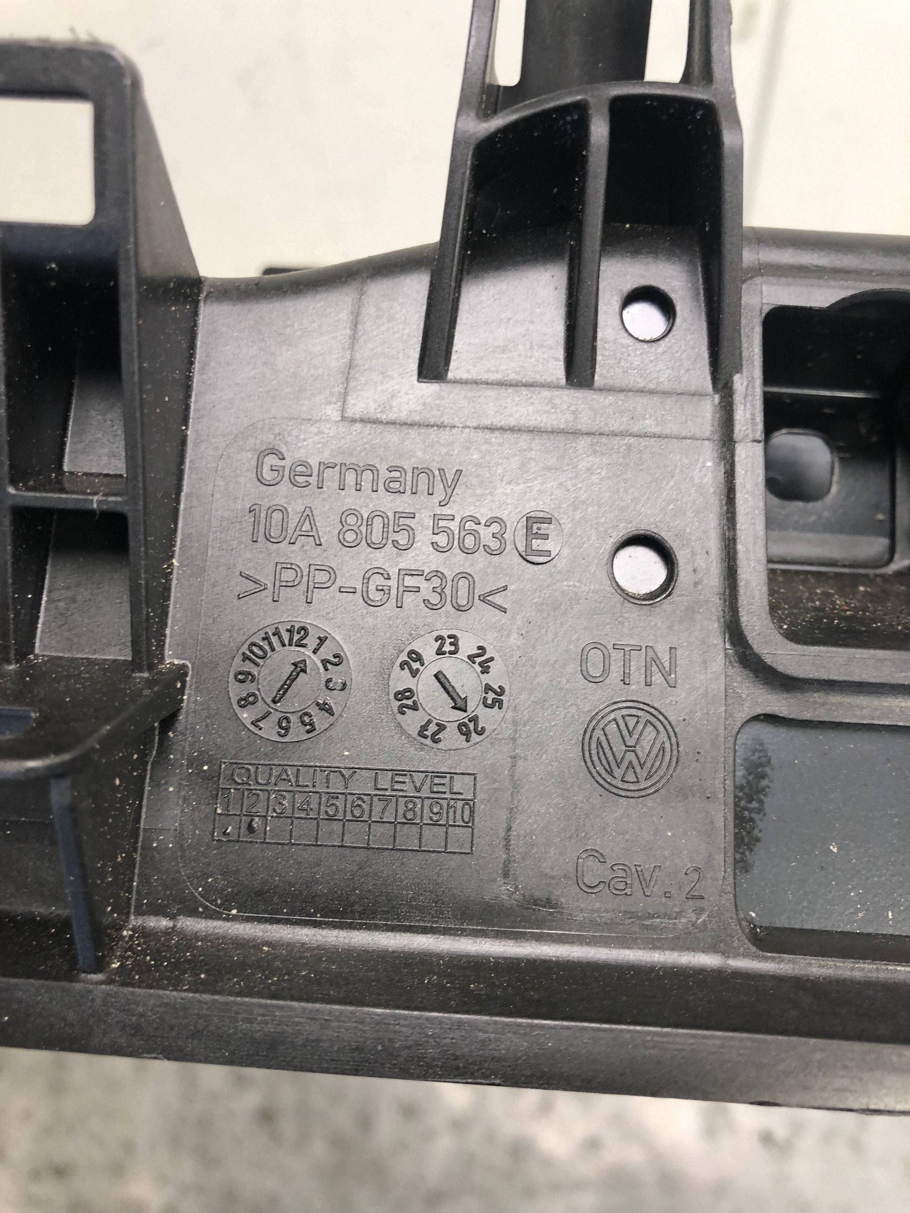 držák stěny předního VW ID.3 10A805563E