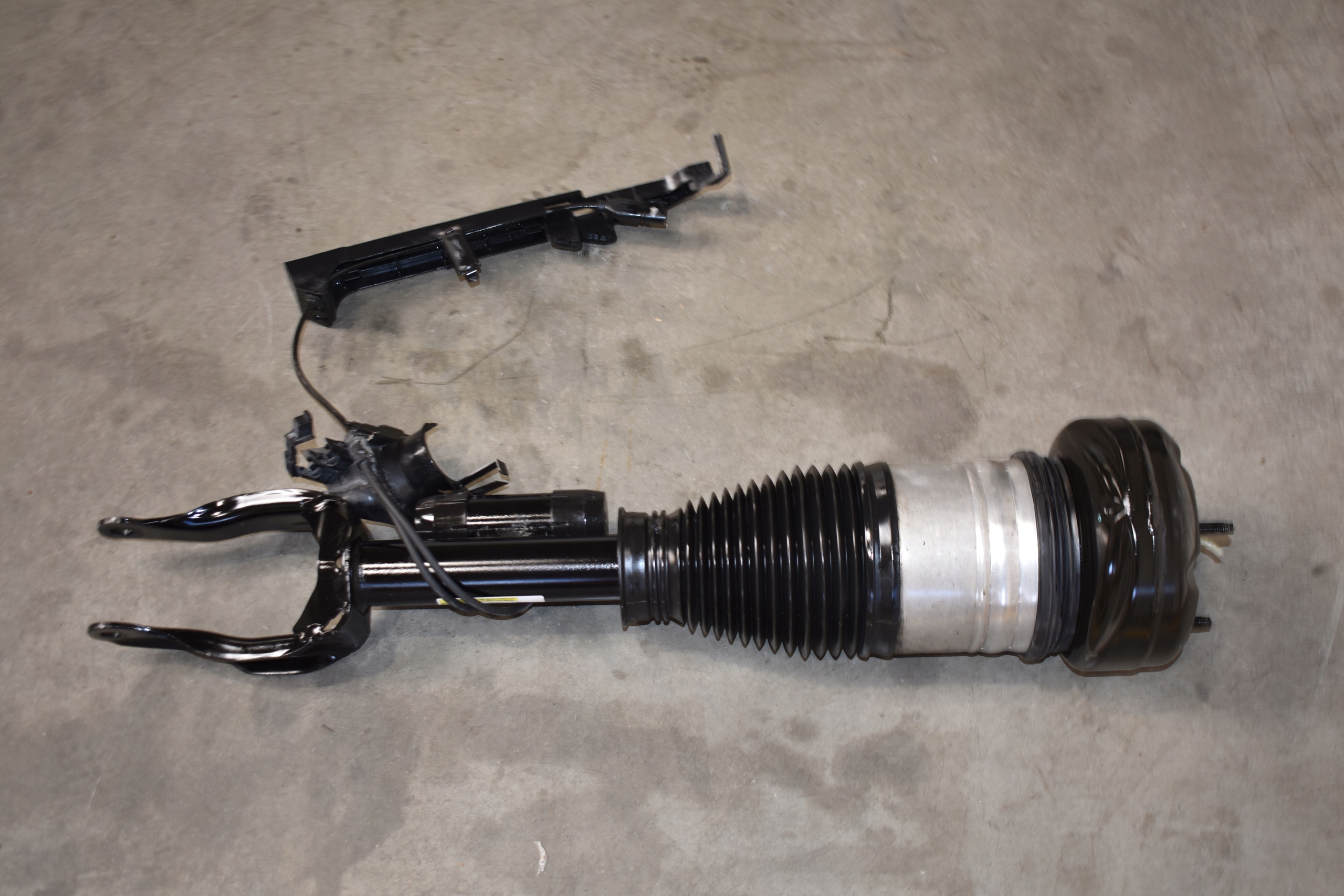 IDEALNY shock absorber front front right MERCEDES GLE W167 1