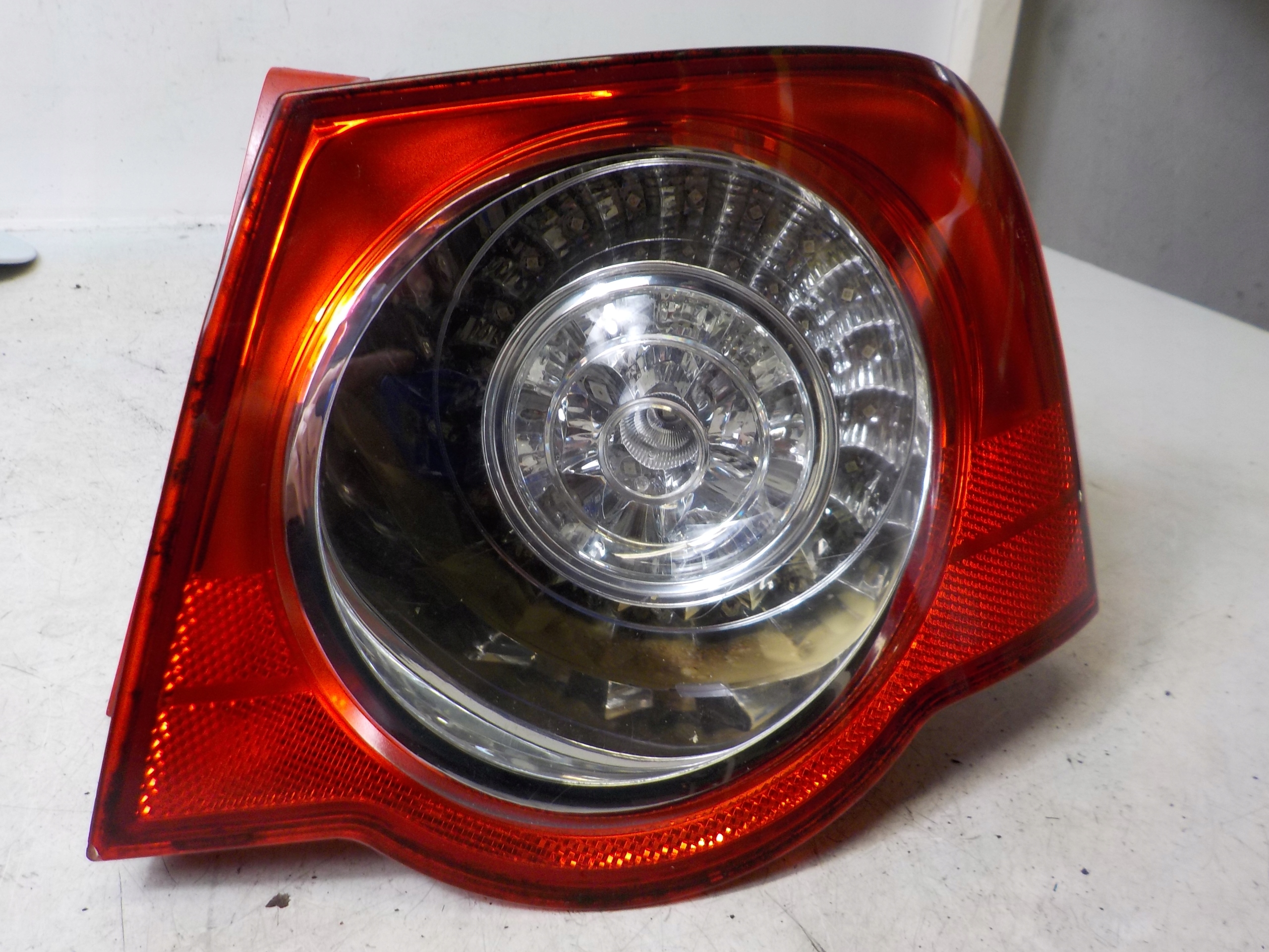 VOLKSWAGEN PASSAT B6 sedan light right rear part rear