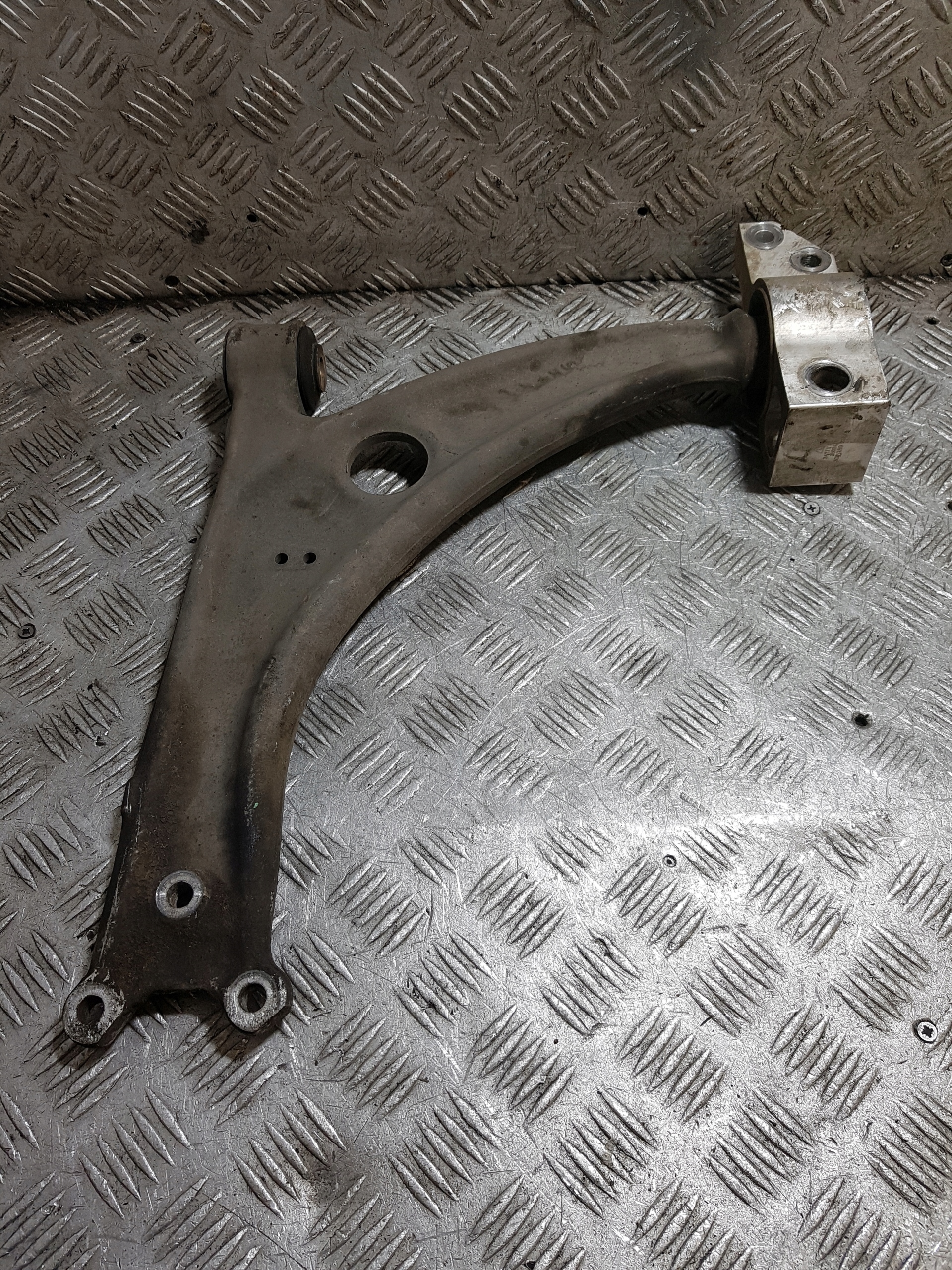 arm right front VOLKSWAGEN PASSAT B6 3C0407153B