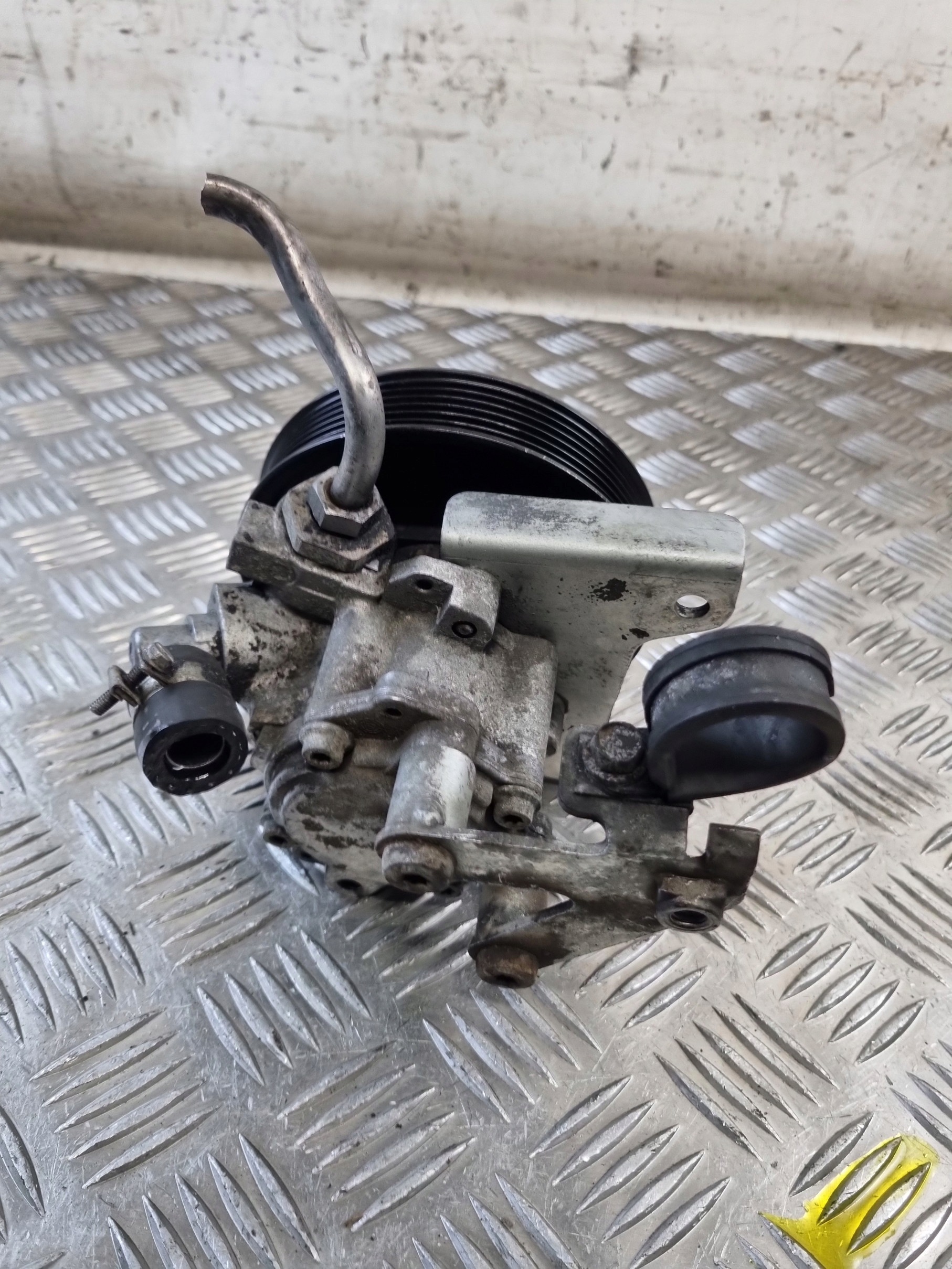 pompe direction assistée BMW E39 520I