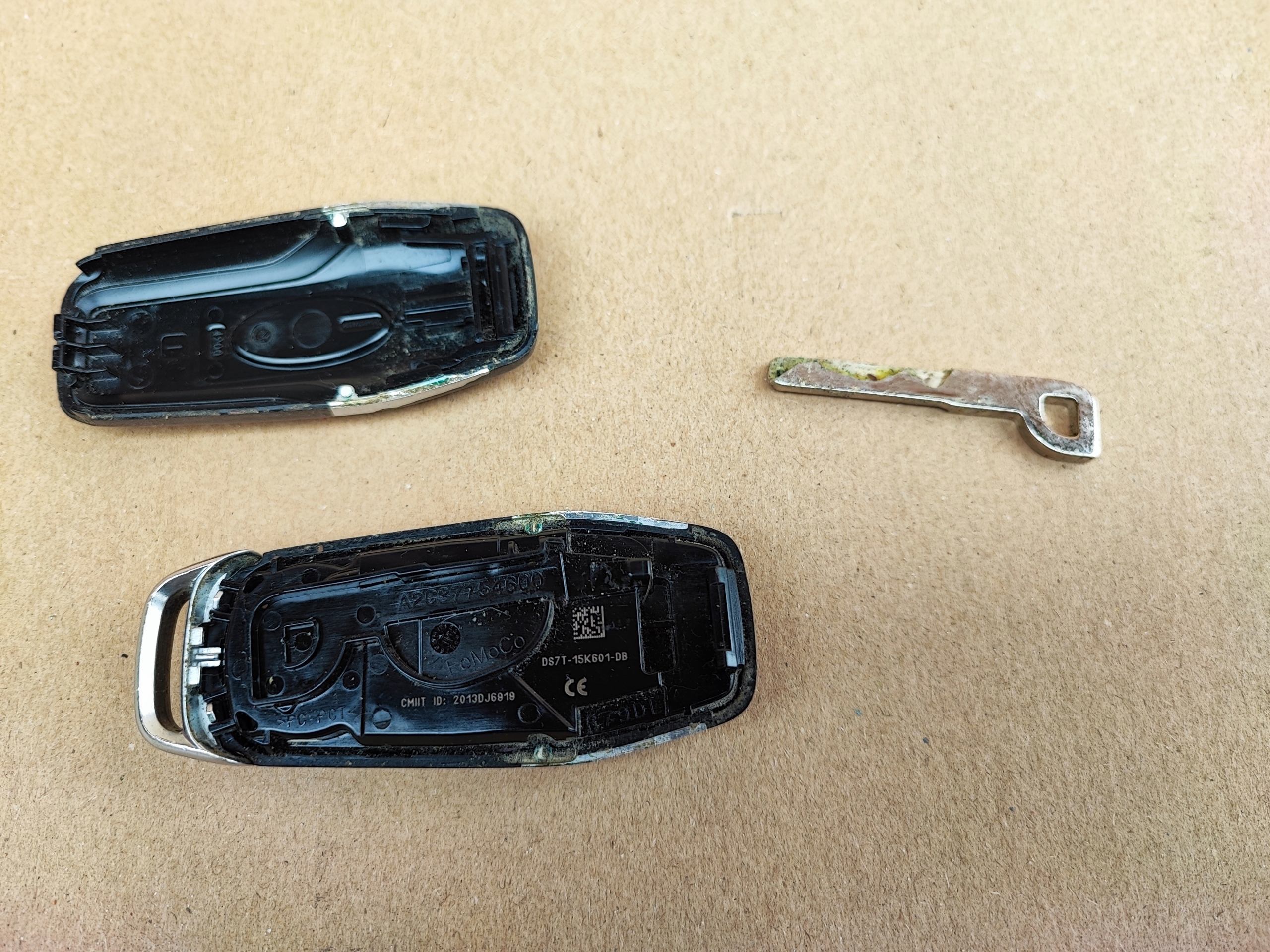 Ford Mondeo MK5 kluczyk pilot DS7T-15K601-DB Typ samochodu 4x4/SUV Samochody osobowe