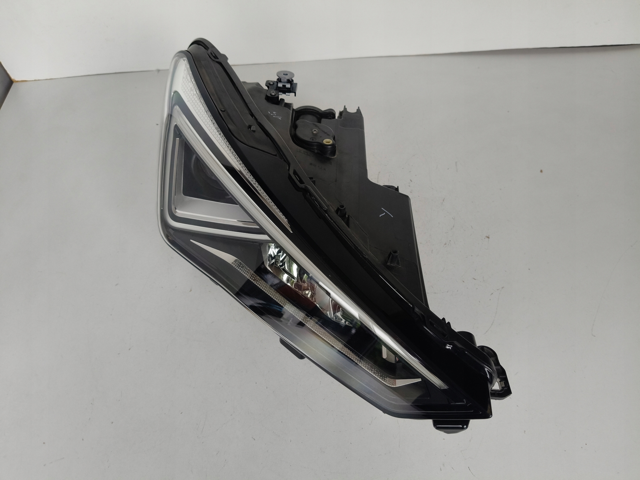 light right REFLEKTOR SEAT TARRACO 5FJ 18- FULL LED