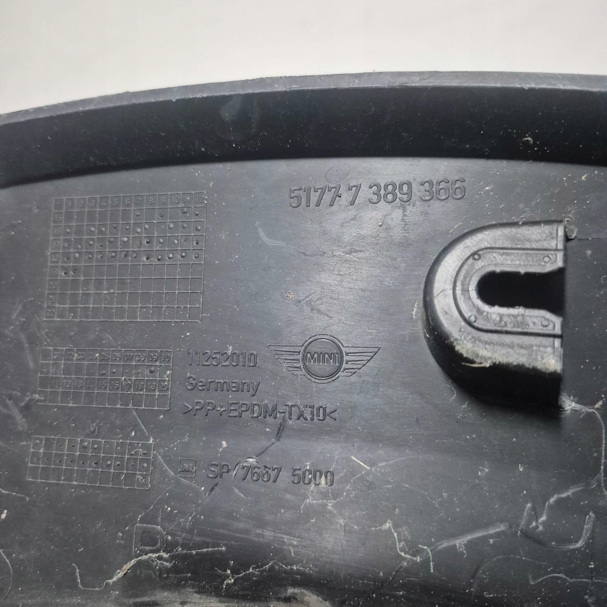 MINI COUNTRYMAN II 2 17-23 moulding cap right front