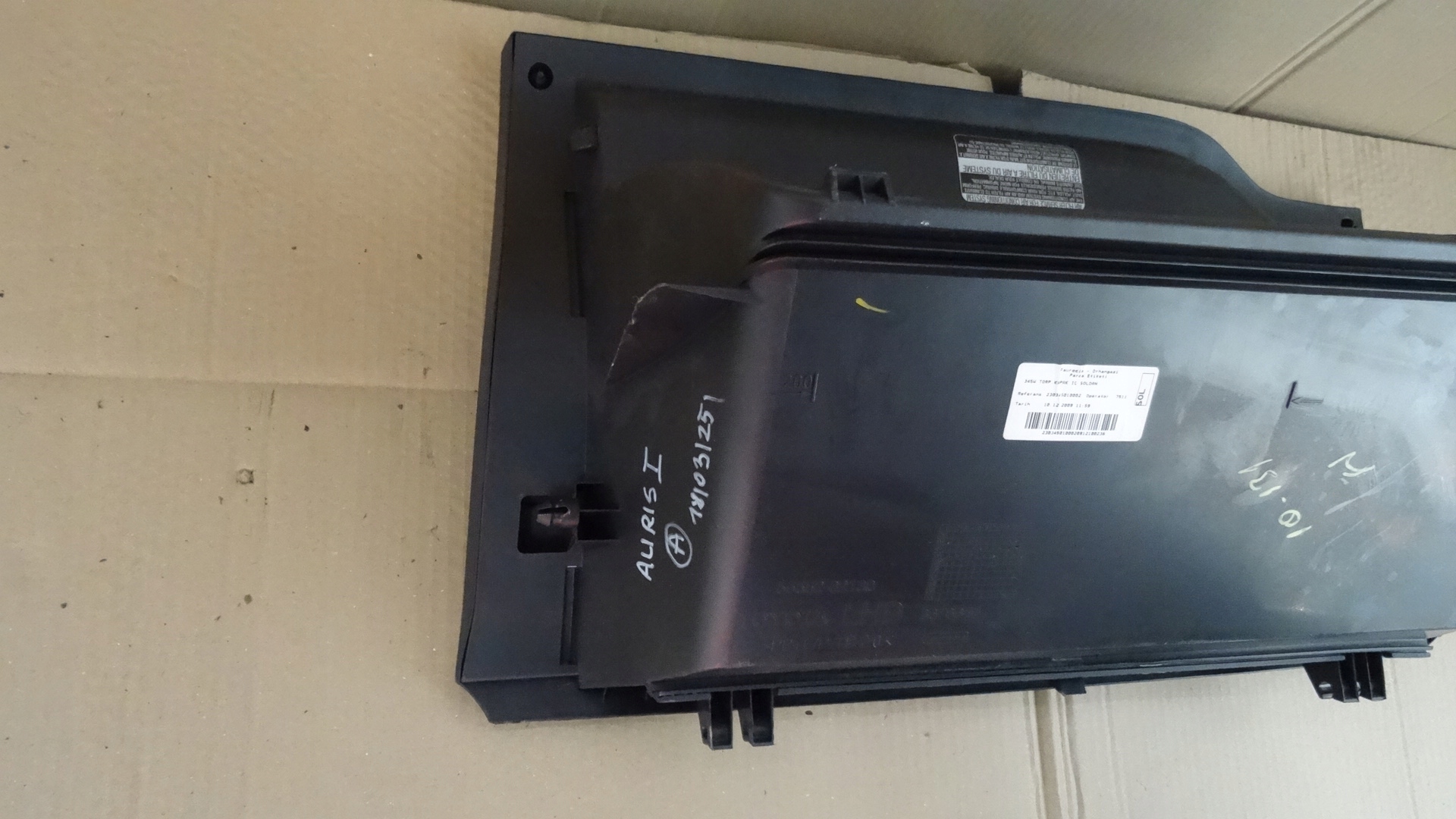 TOYOTA Auris I E15 бардачок