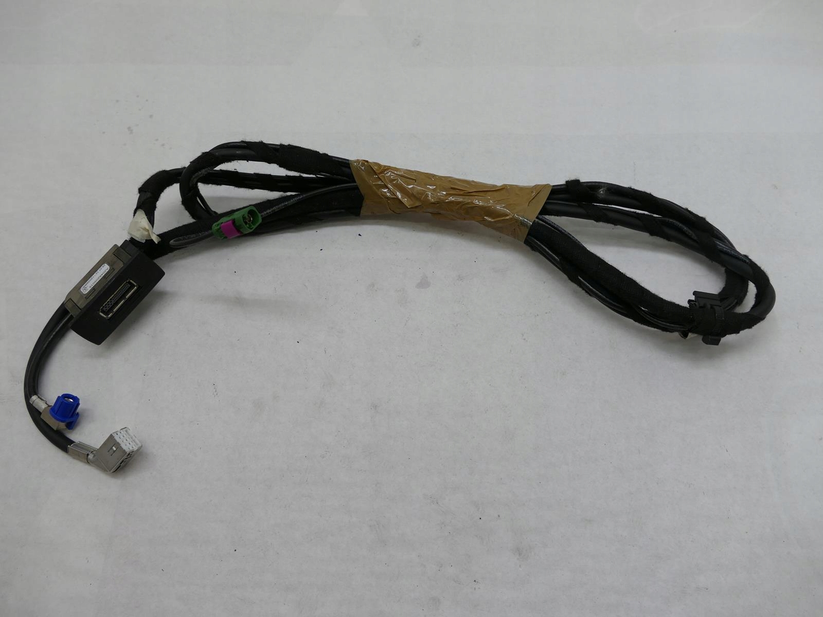 A2048205015 - MERCEDES W207 W204 MMI кабель мультимедийный разъем