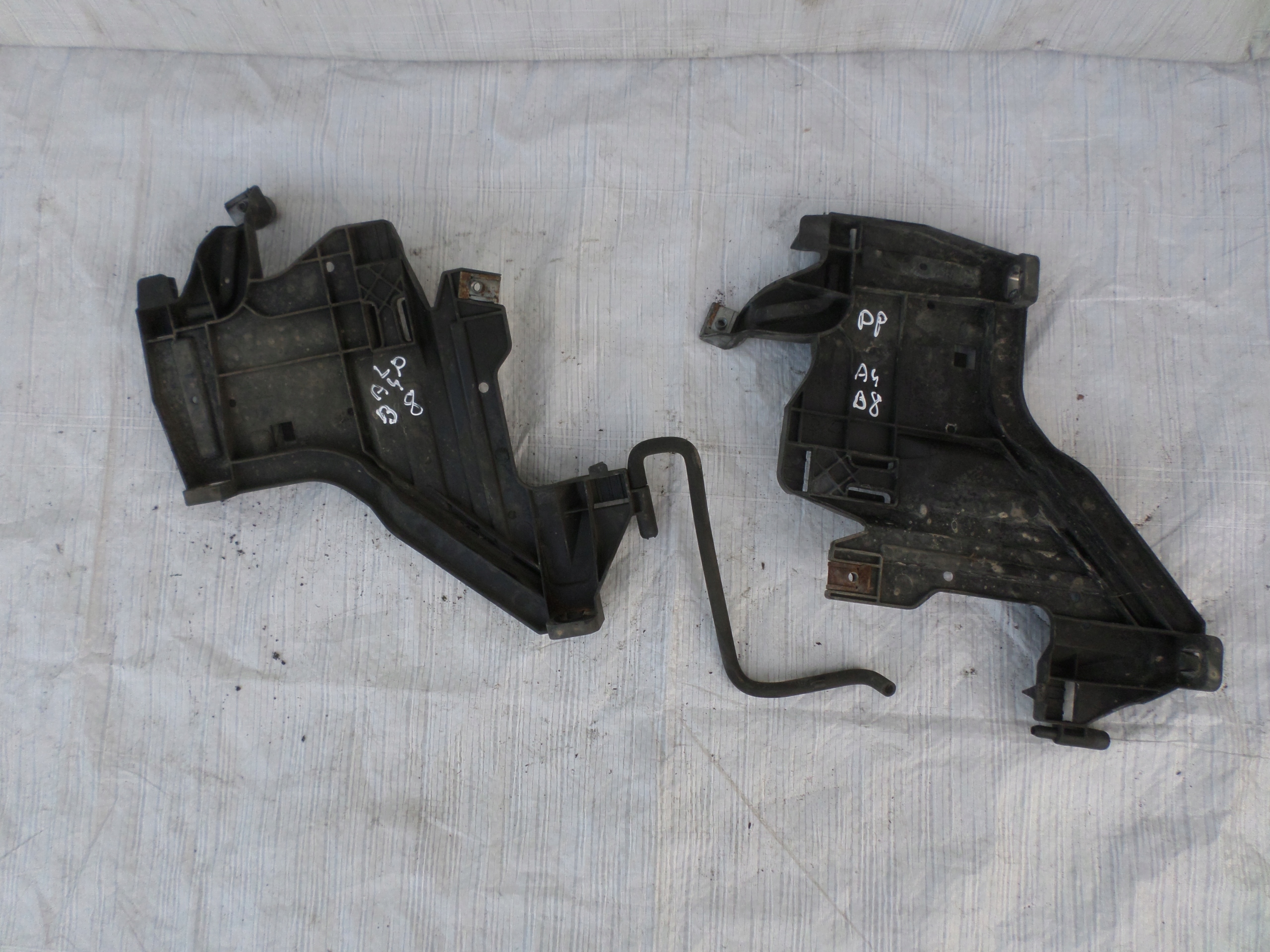 Переднее скольжение под лампой AUDI A4 B8