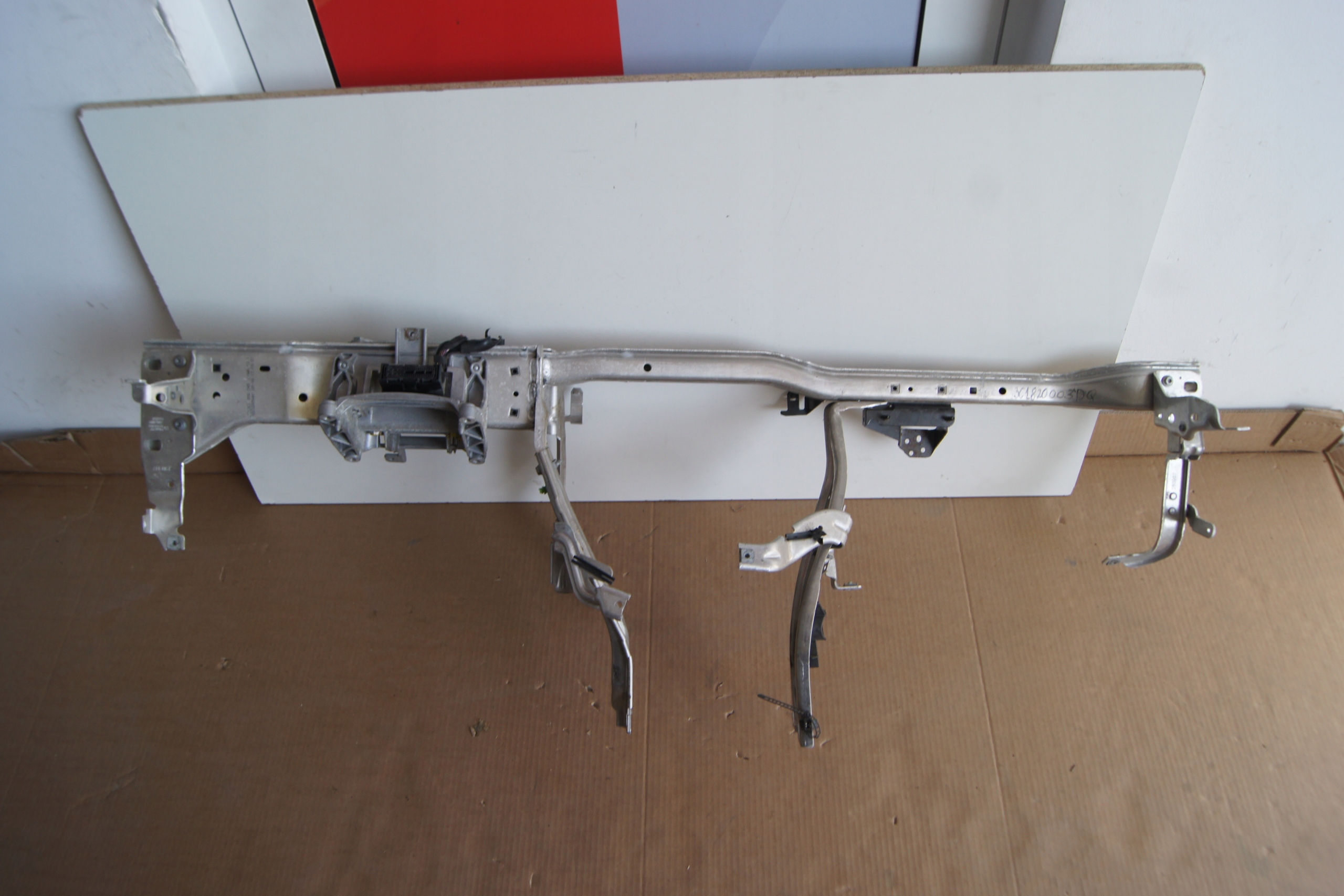 PASSAT B6 BELKA WZMOCNIENIE POD KONSOLE 3C1858853B