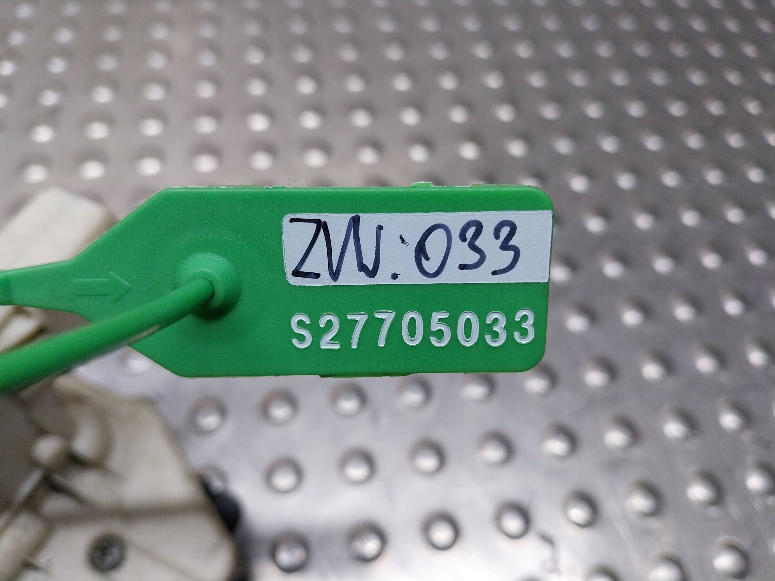 lock door right front 7 PIN 8E1837016AA AUDI A4 B7 SEAT EXEO