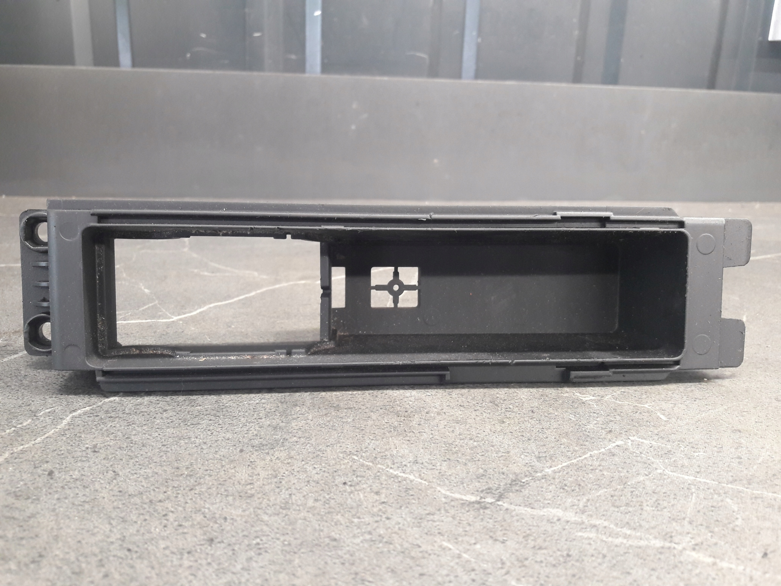 тунель середина Audi OE 8P0863284
