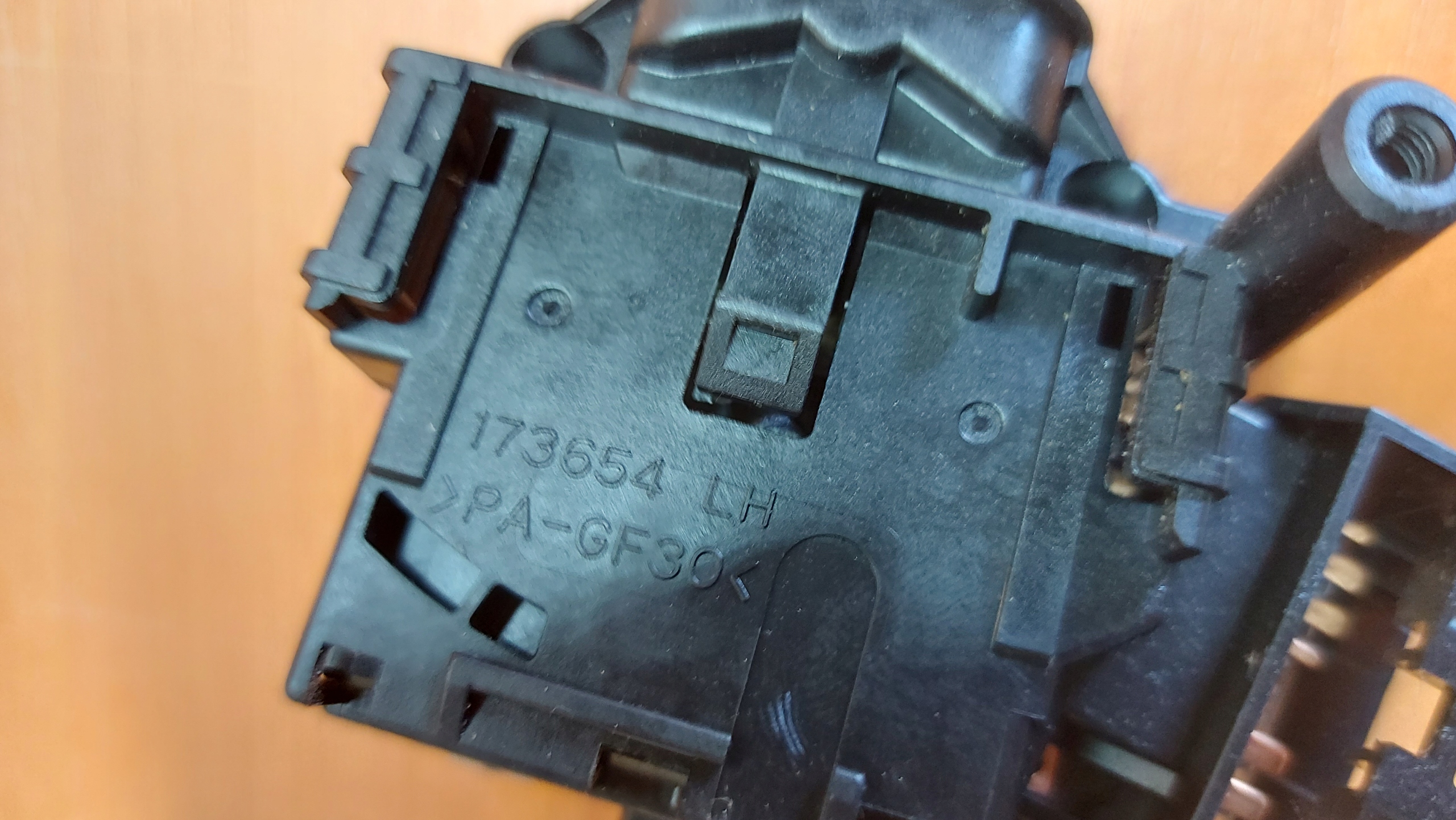 PANEL wiper control TOYOTA AVENSIS T25 sedan