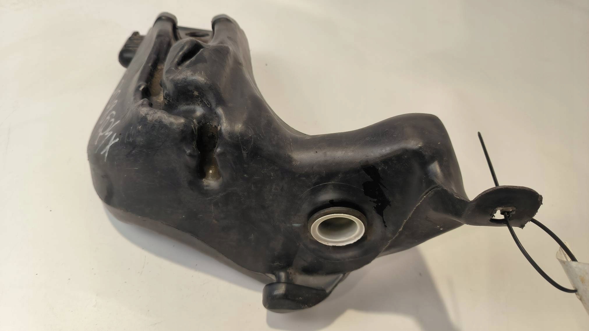washer fluid tank 9658685280 CITROEN C4 and