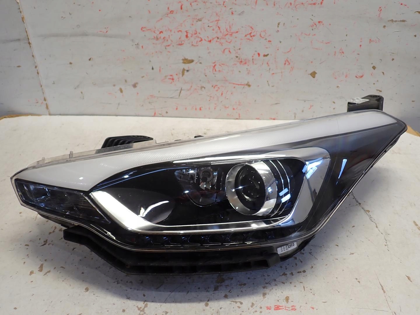 light front front left HYUNDAI I20 II 2015- LED 92101-C8200