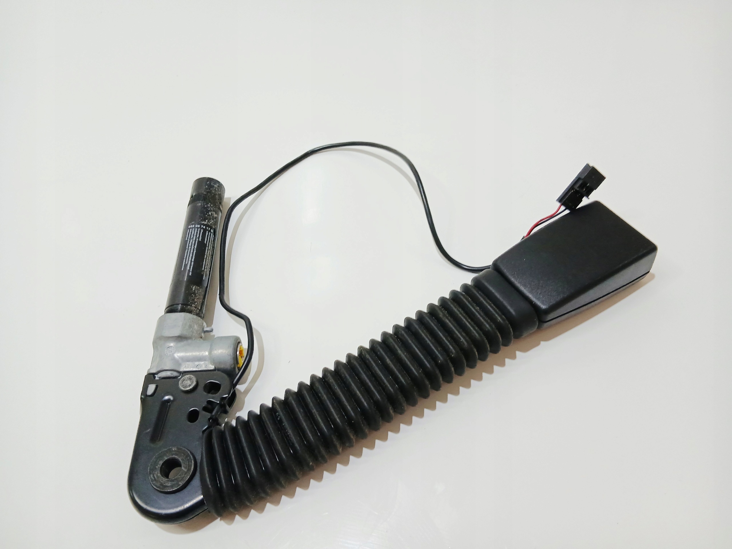 gurtstraffer rechts vorne BMW E60 E61 OE 7210888 (0000668)